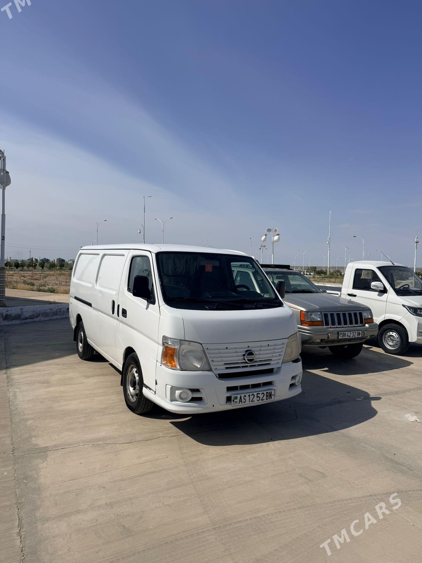 Nissan Urvan 2011 - 220 000 TMT - Балканабат - img 1