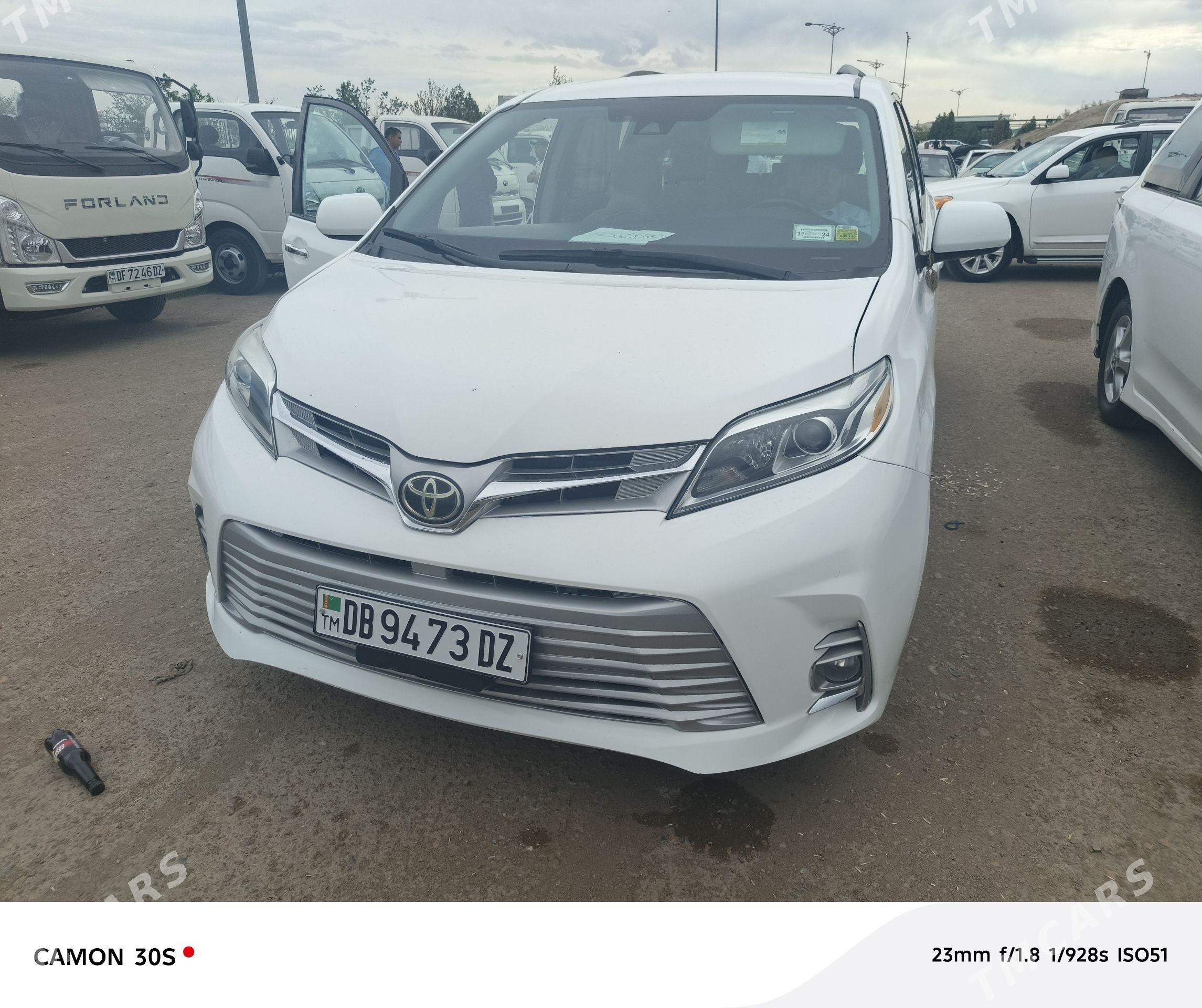 Toyota Sienna 2020 - 385 000 TMT - Türkmenbaşy etr. - img 1