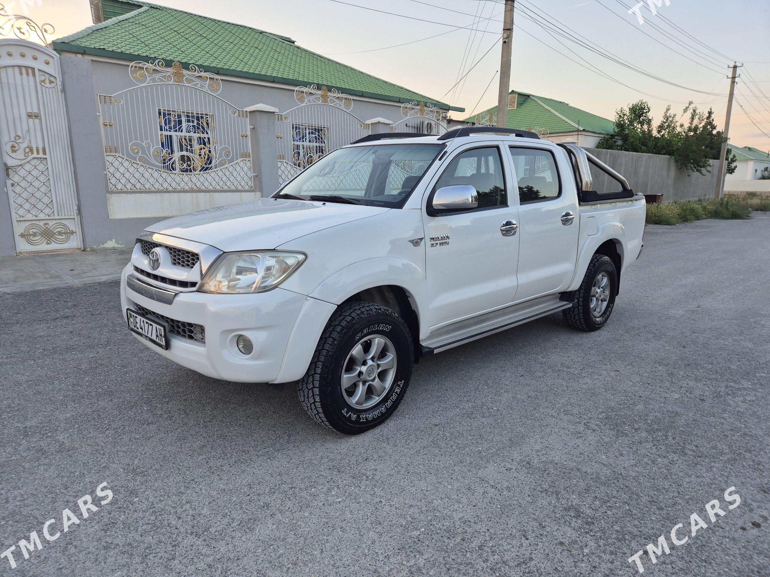 Toyota Hilux 2011 - 370 000 TMT - Gökdepe - img 1