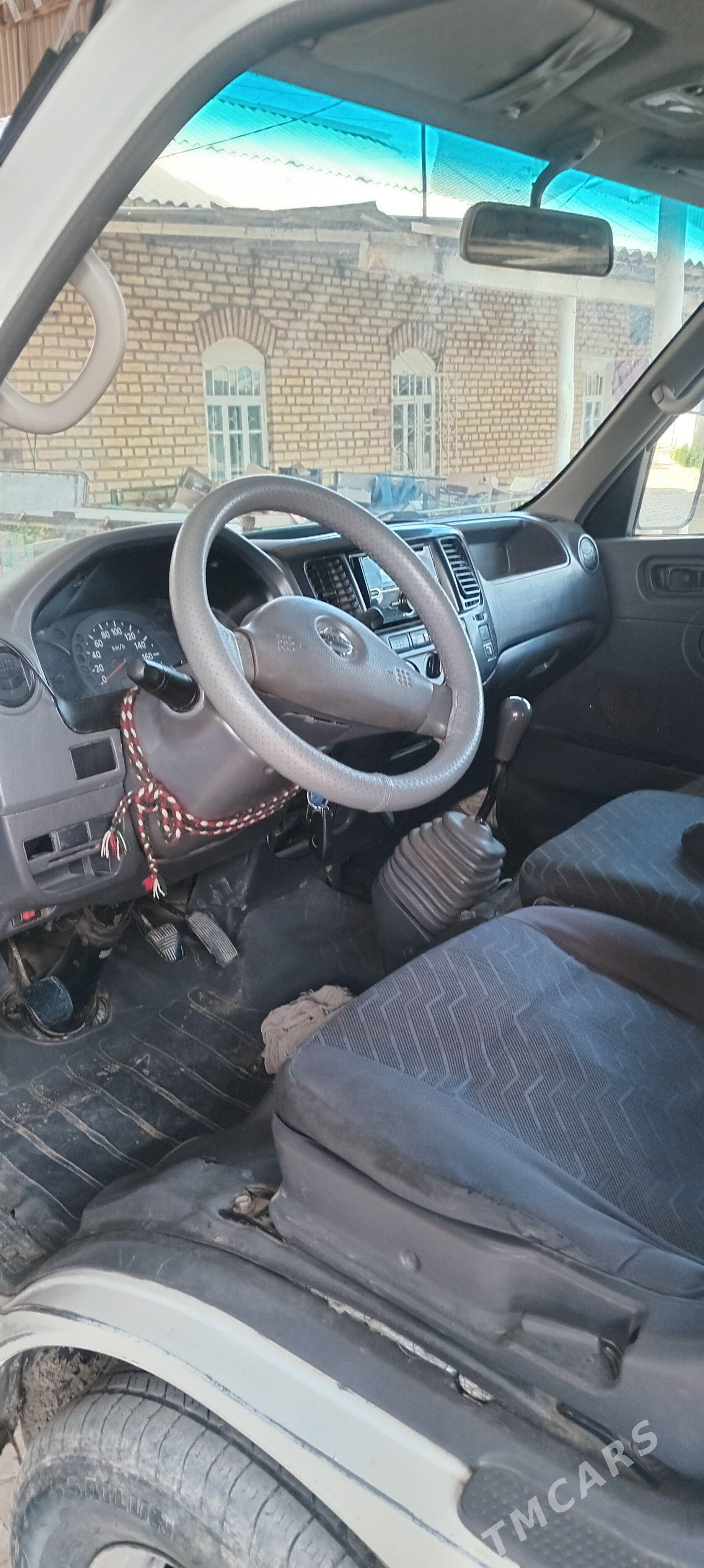 Nissan Urvan 2008 - 175 000 TMT - Байрамали - img 1