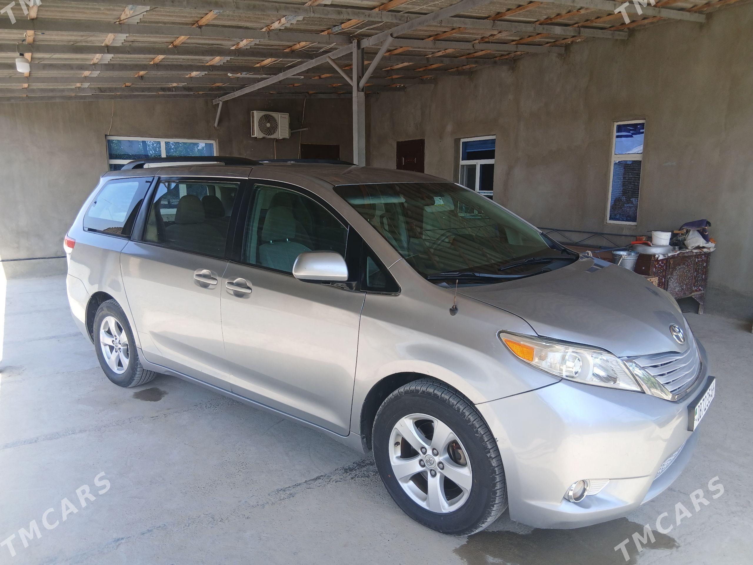 Toyota Sienna 2012 - 295 000 TMT - Кака - img 1