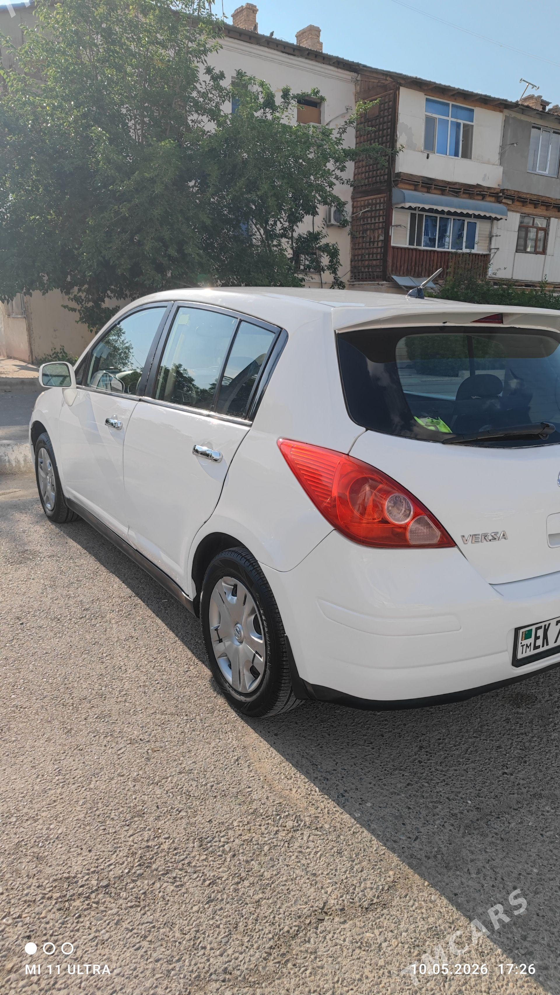 Nissan Versa 2010 - 138 000 TMT - 30 мкр - img 1
