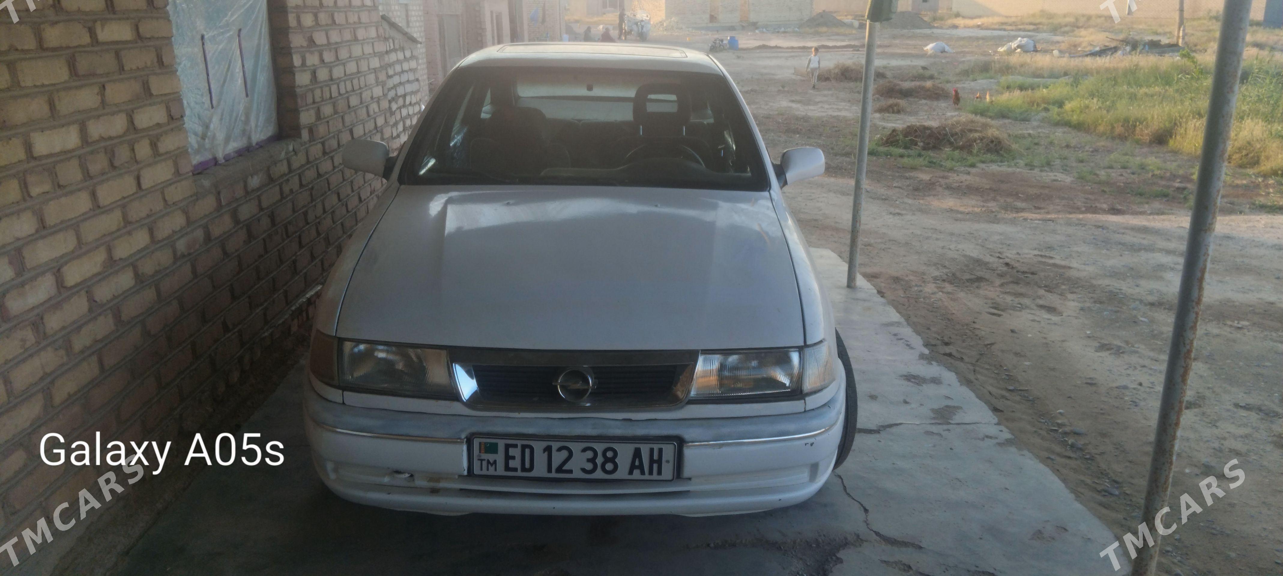 Opel Vectra 1993 - 28 000 TMT - Sarahs - img 1