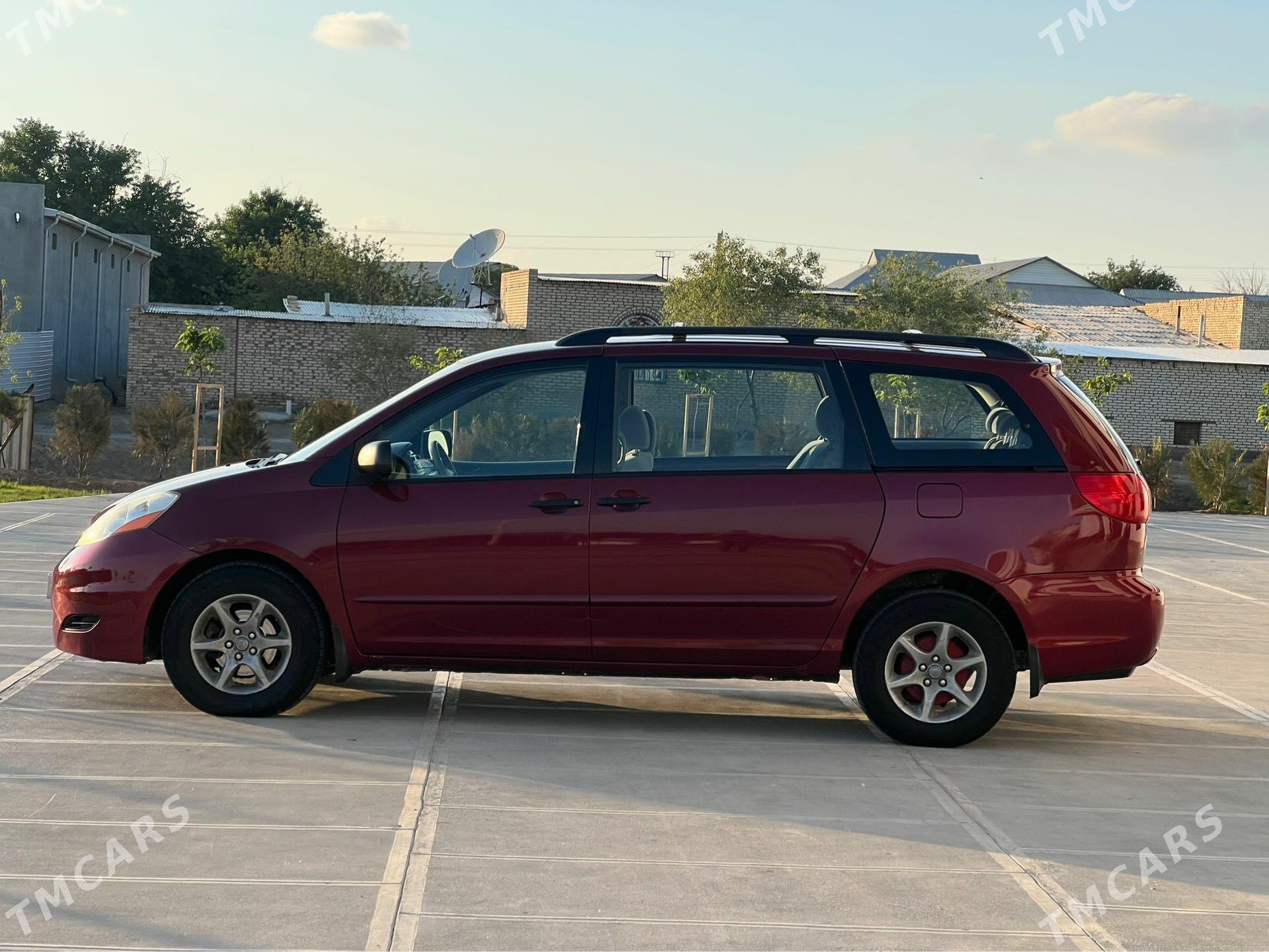 Toyota Sienna 2007 - 240 000 TMT - Мары - img 1