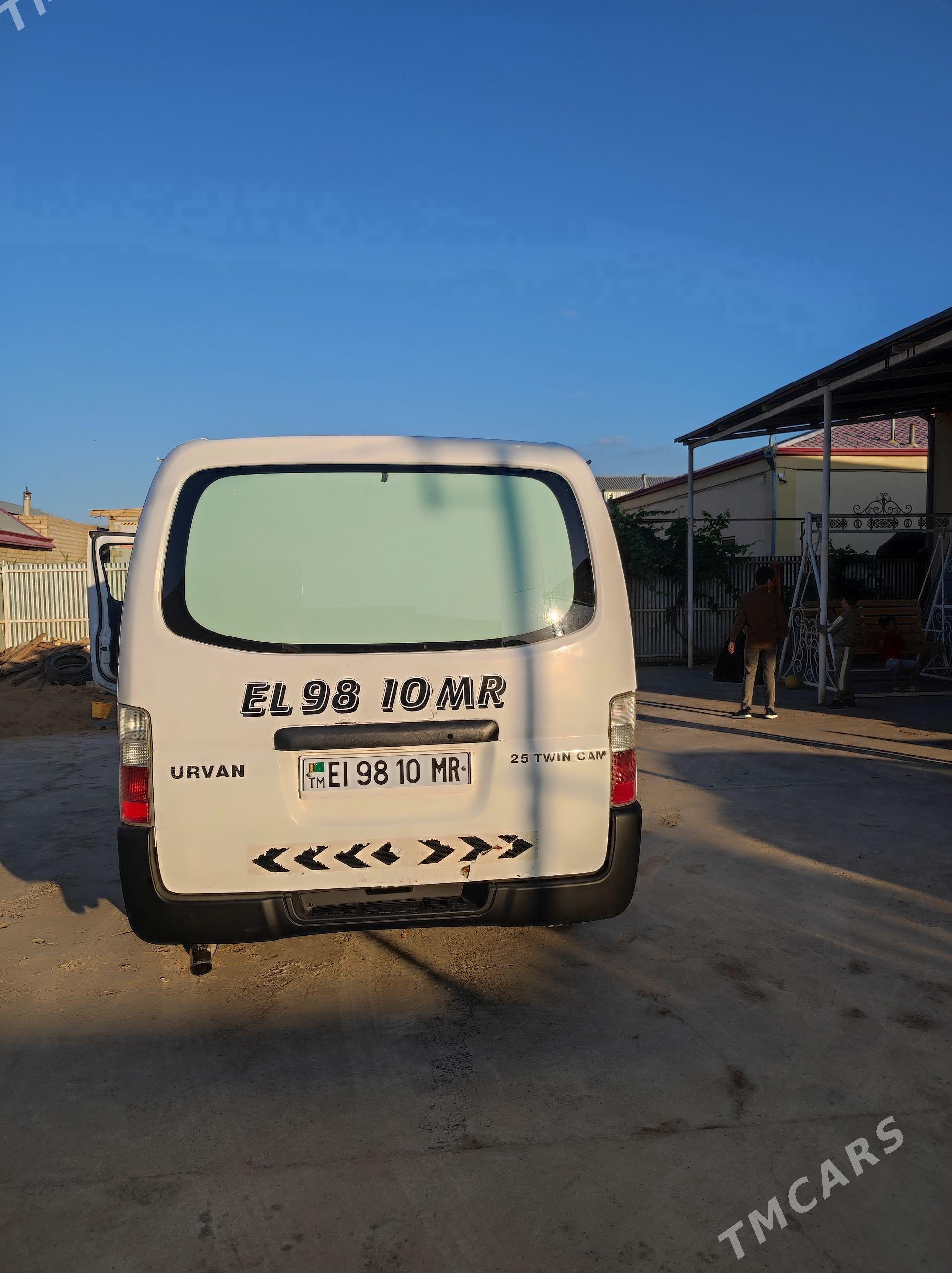 Nissan Urvan 2005 - 120 000 TMT - Мары - img 1