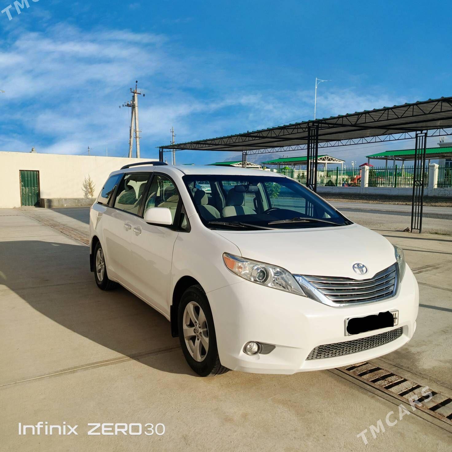 Toyota Sienna 2011 - 340 000 TMT - Гёкдепе - img 1