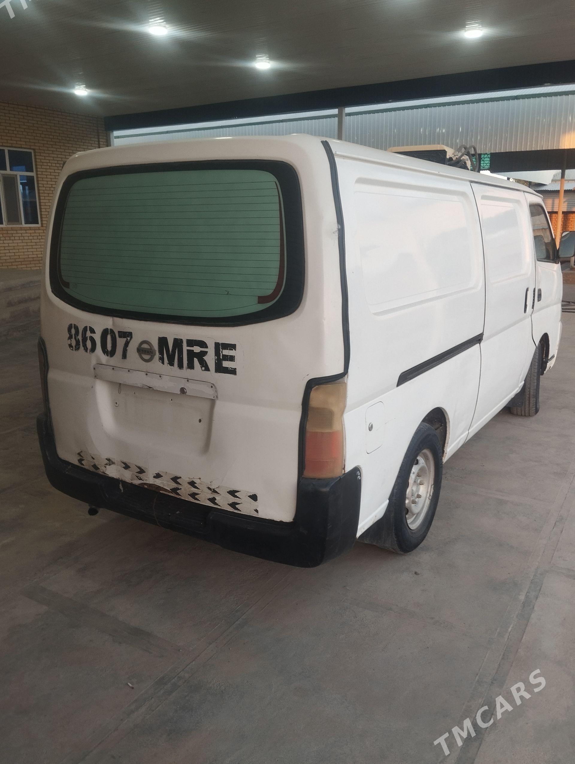 Nissan Urvan 2004 - 80 000 TMT - Мургап - img 1