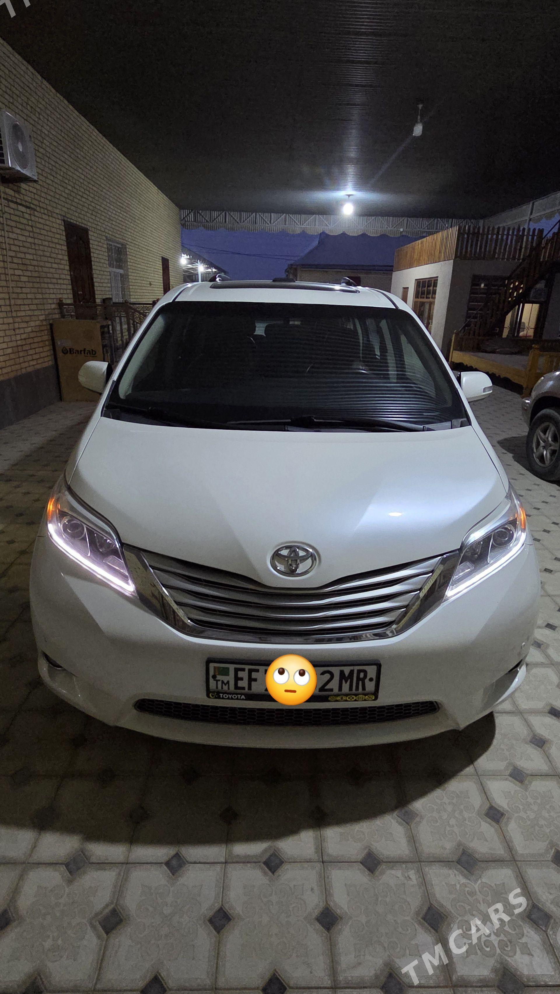 Toyota Sienna 2017 - 440 000 TMT - Мары - img 1