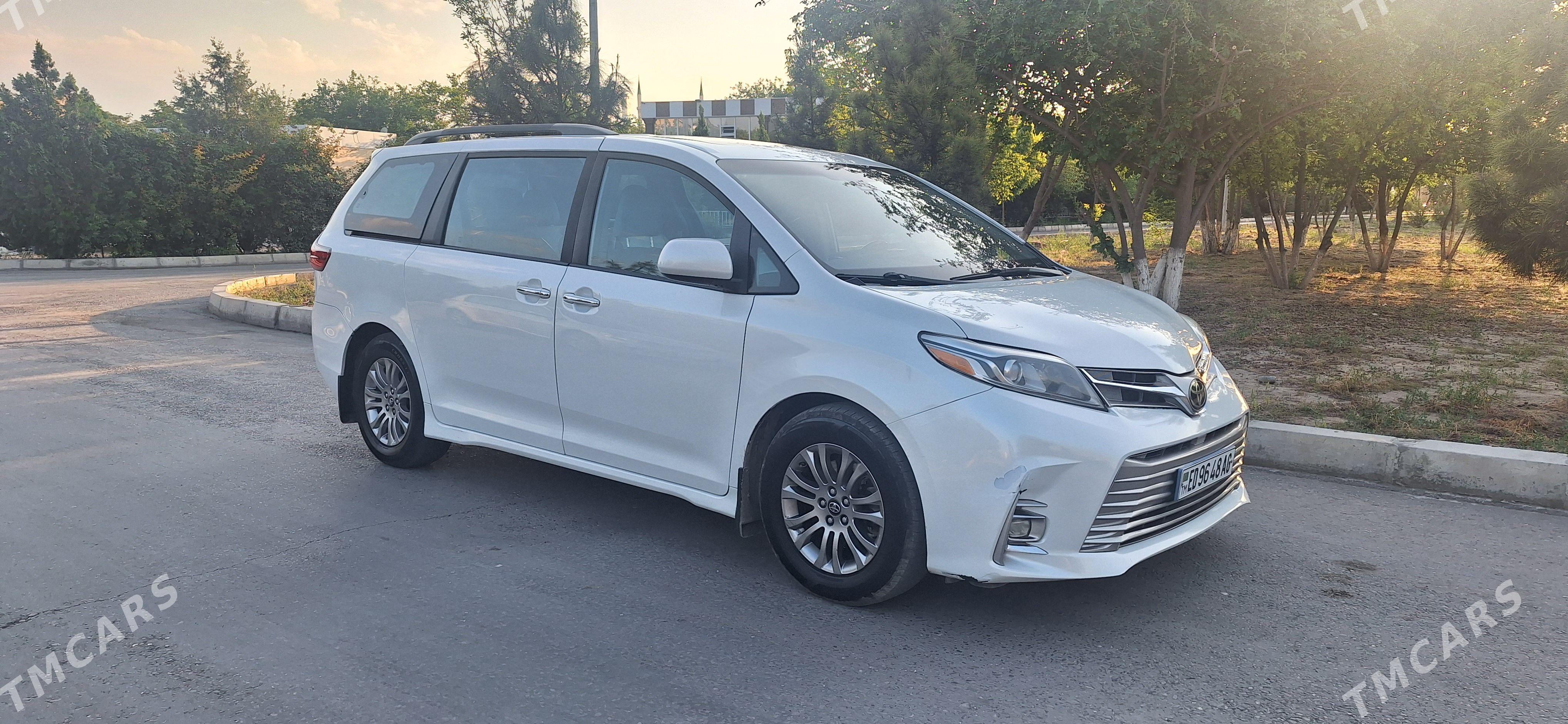 Toyota Sienna 2018 - 398 000 TMT - Aşgabat - img 1