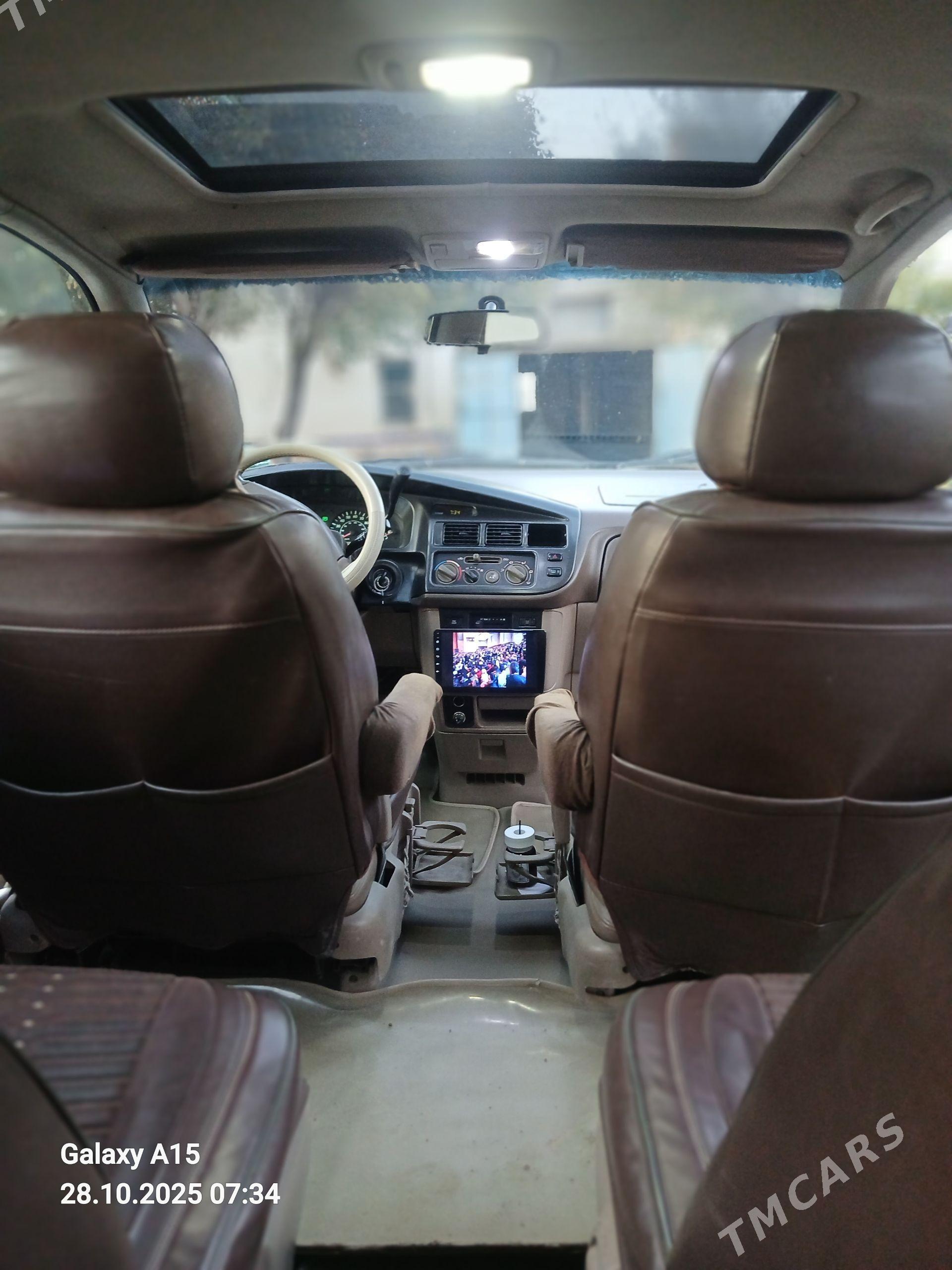 Toyota Sienna 2000 - 230 000 TMT - Şabat etr. - img 1