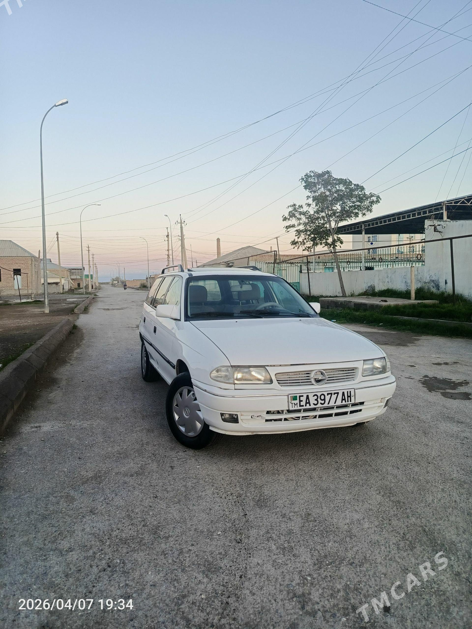Opel Astra 1993 - 40 000 TMT - Bäherden - img 1