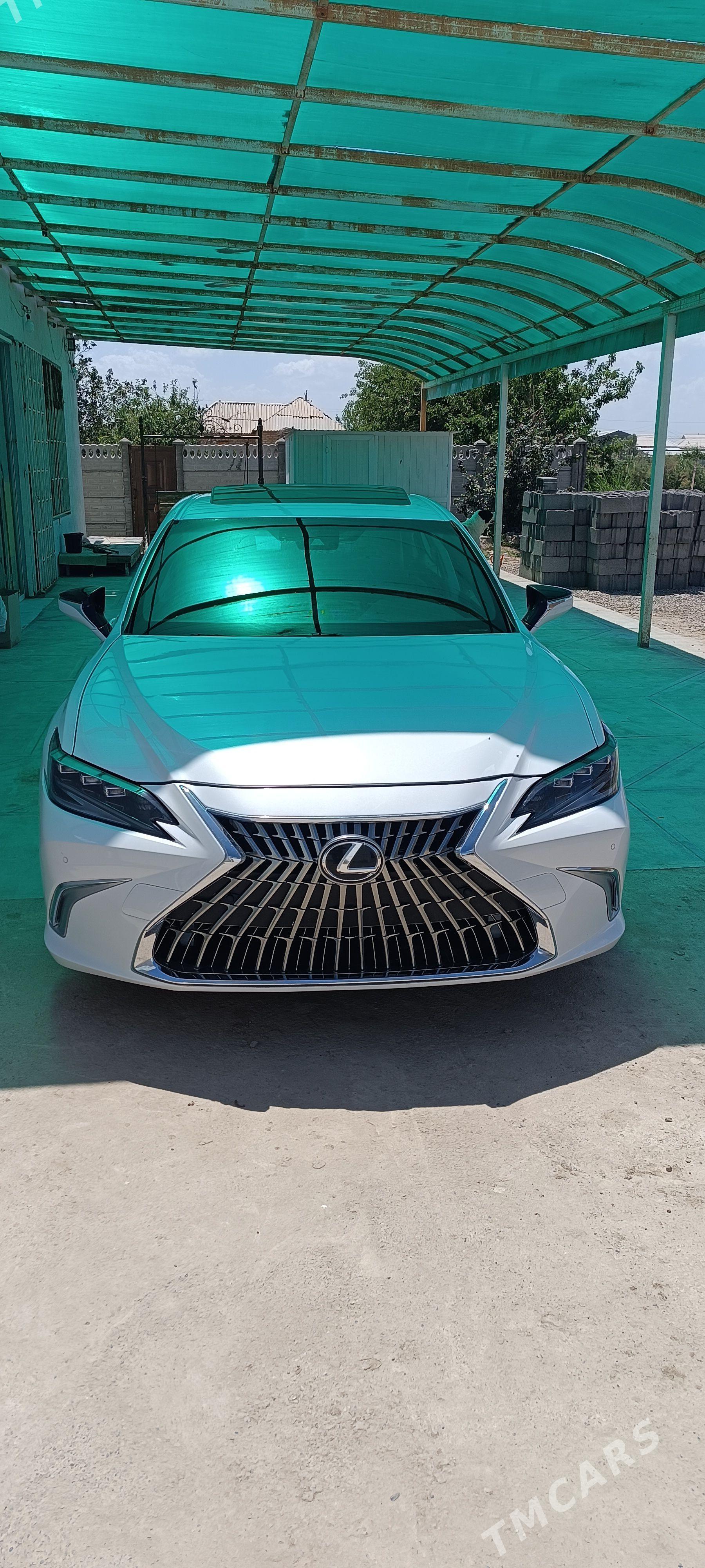 Lexus IS 350 2023 - 500 000 TMT - Мары - img 1