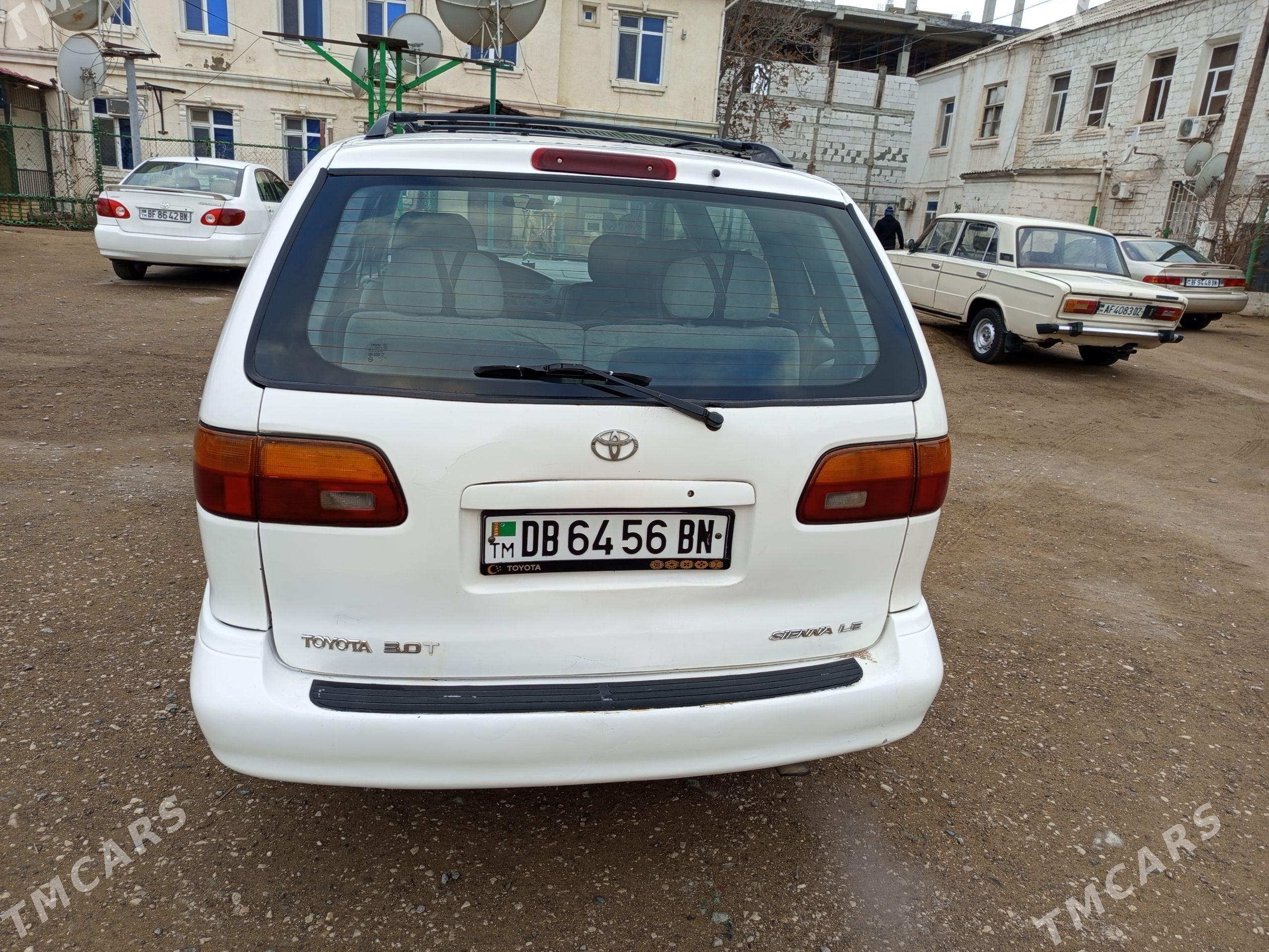 Toyota Sienna 2000 - 148 000 TMT - Türkmenbaşy - img 1