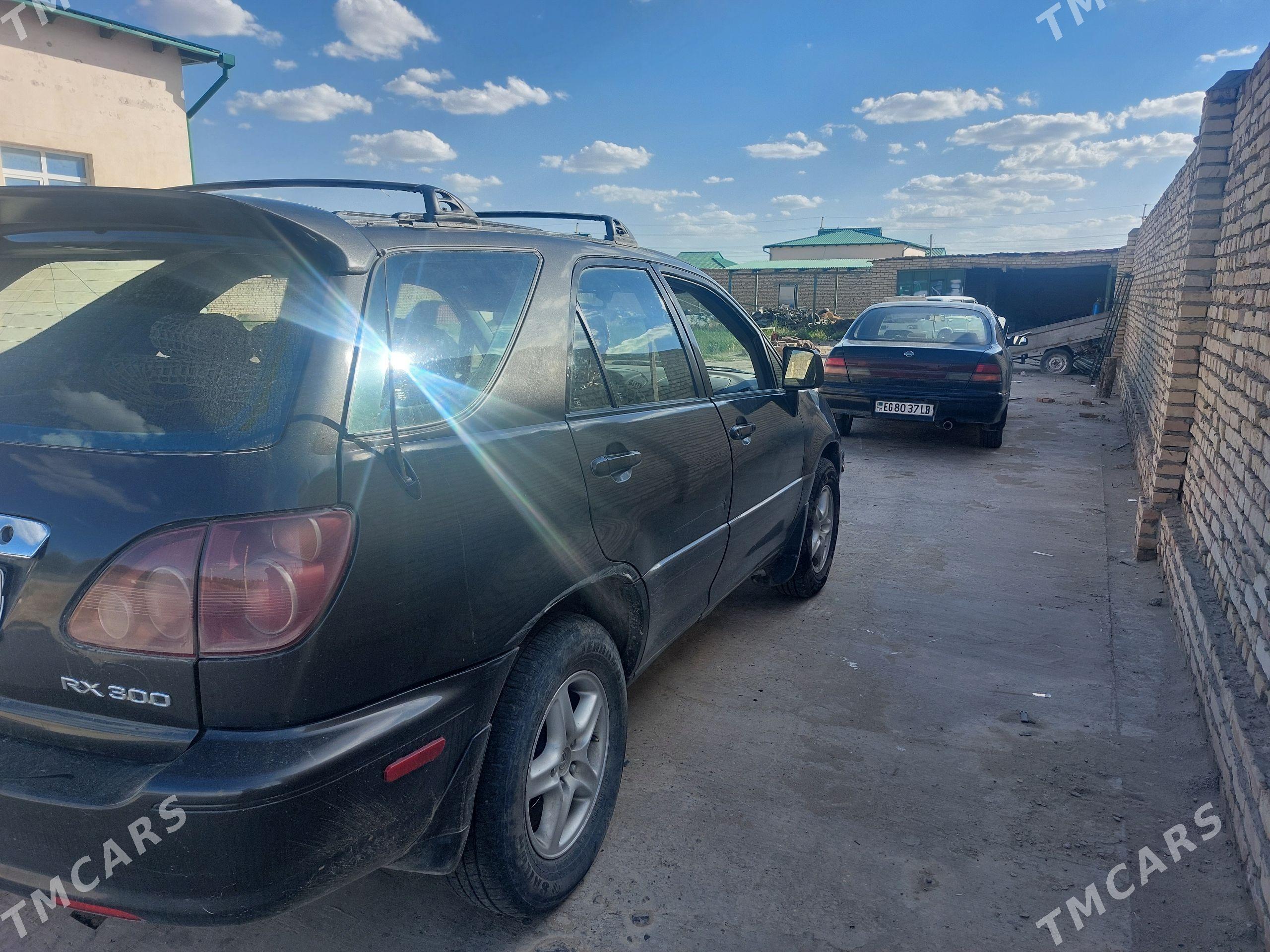 Lexus RX 300 2000 - 170 000 TMT - Гарабекевюл - img 1