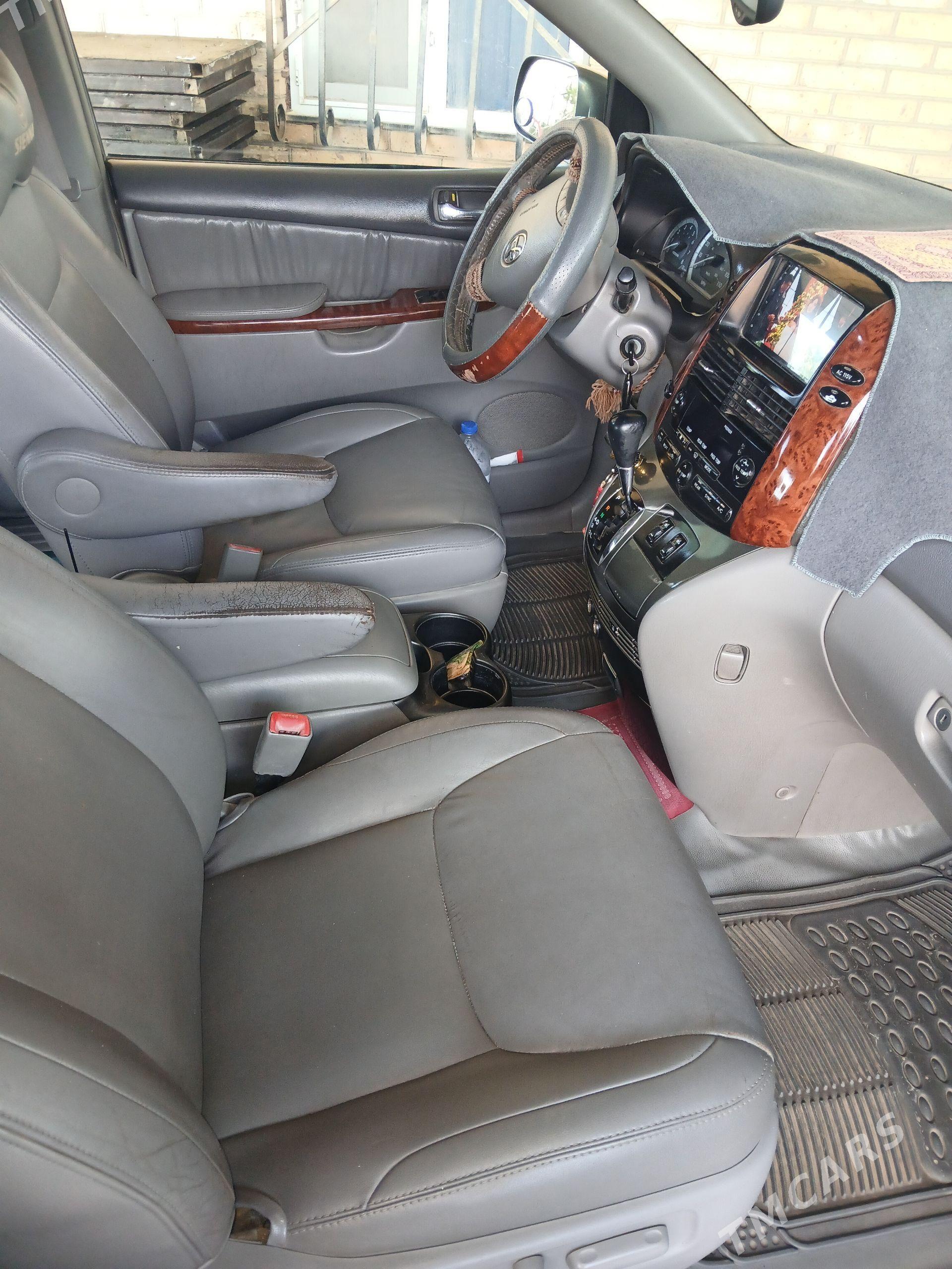 Toyota Sienna 2005 - 300 000 TMT - Seýdi - img 1