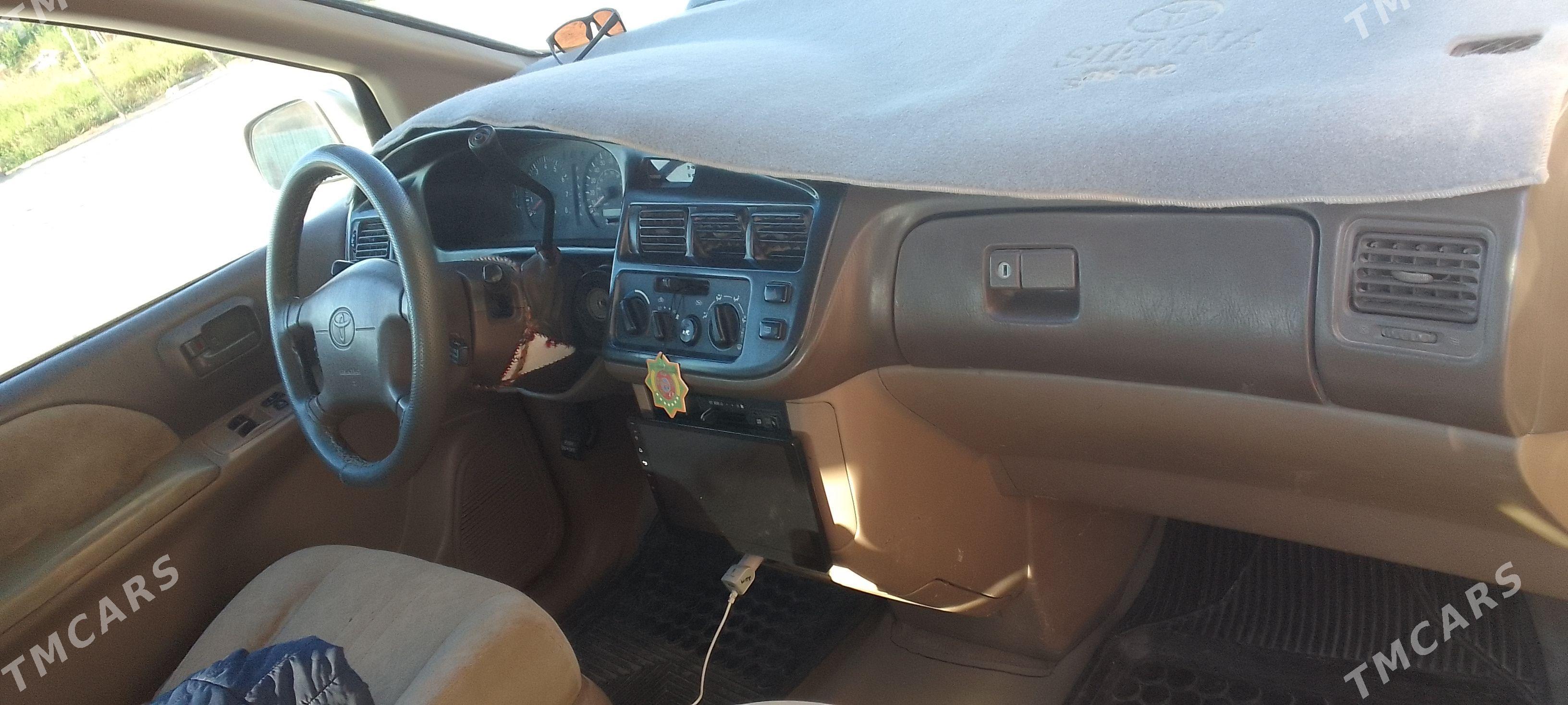 Toyota Sienna 2000 - 200 000 TMT - Garagum etraby - img 1