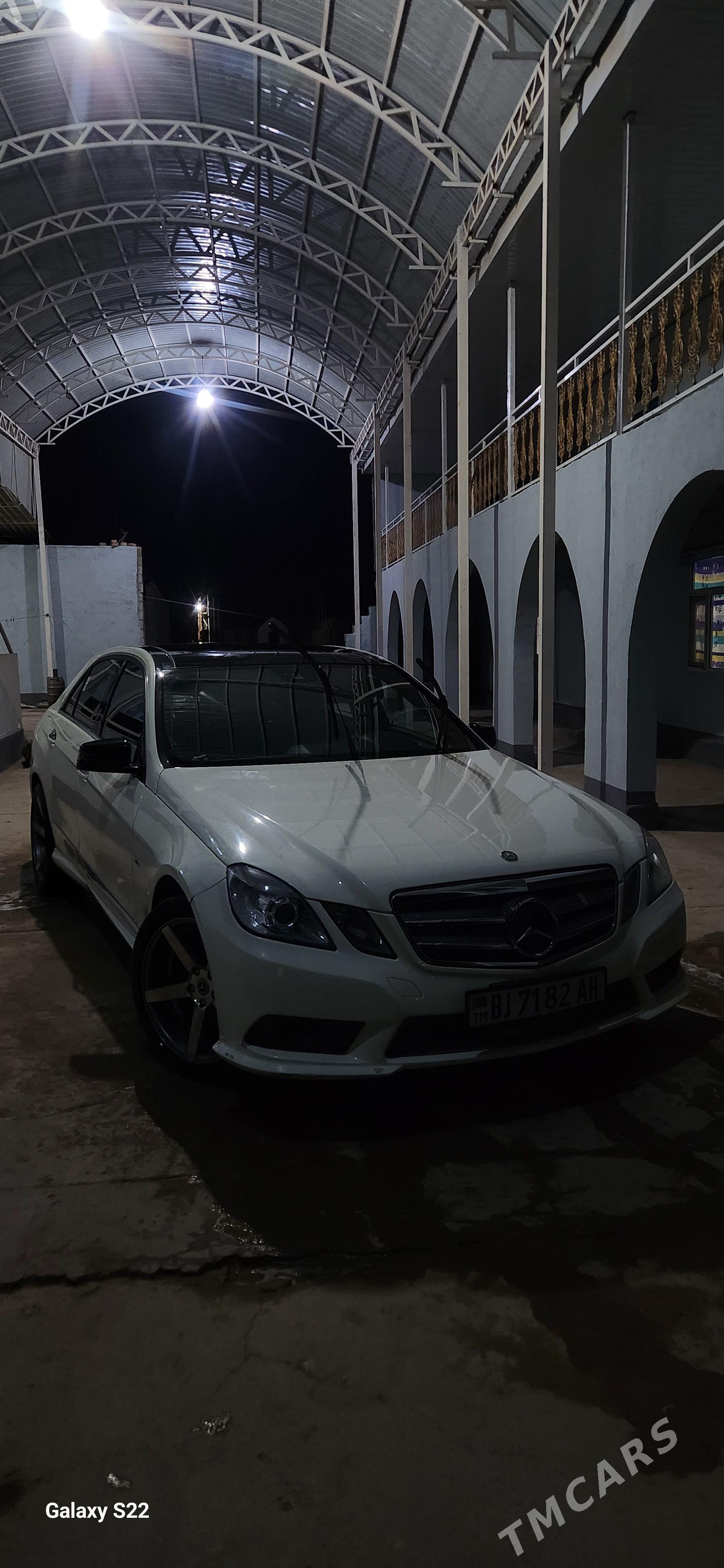 Mercedes-Benz E350 2010 - 255 000 TMT - Кака - img 1
