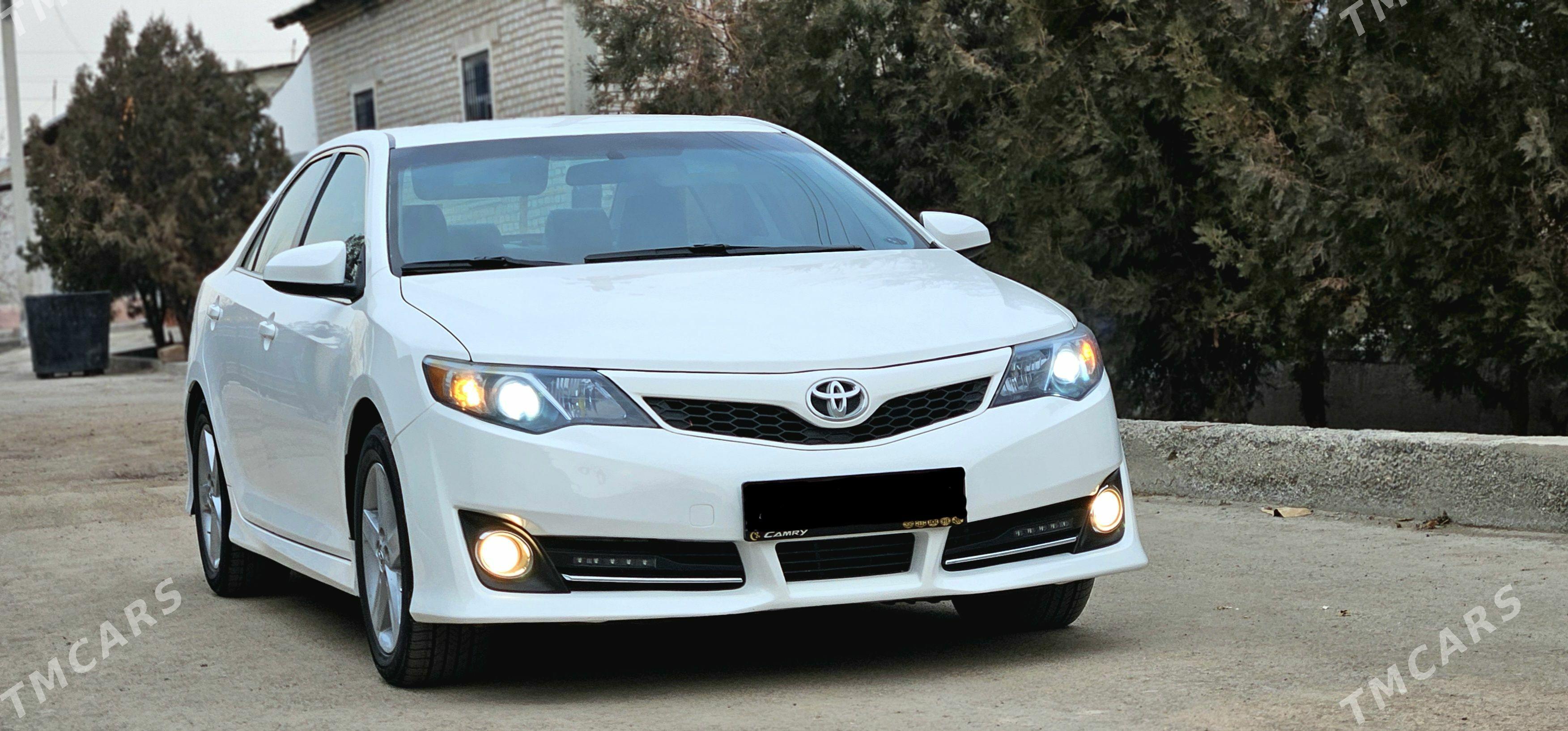 Toyota Camry 2012 - 250 000 TMT - Дашогуз - img 1