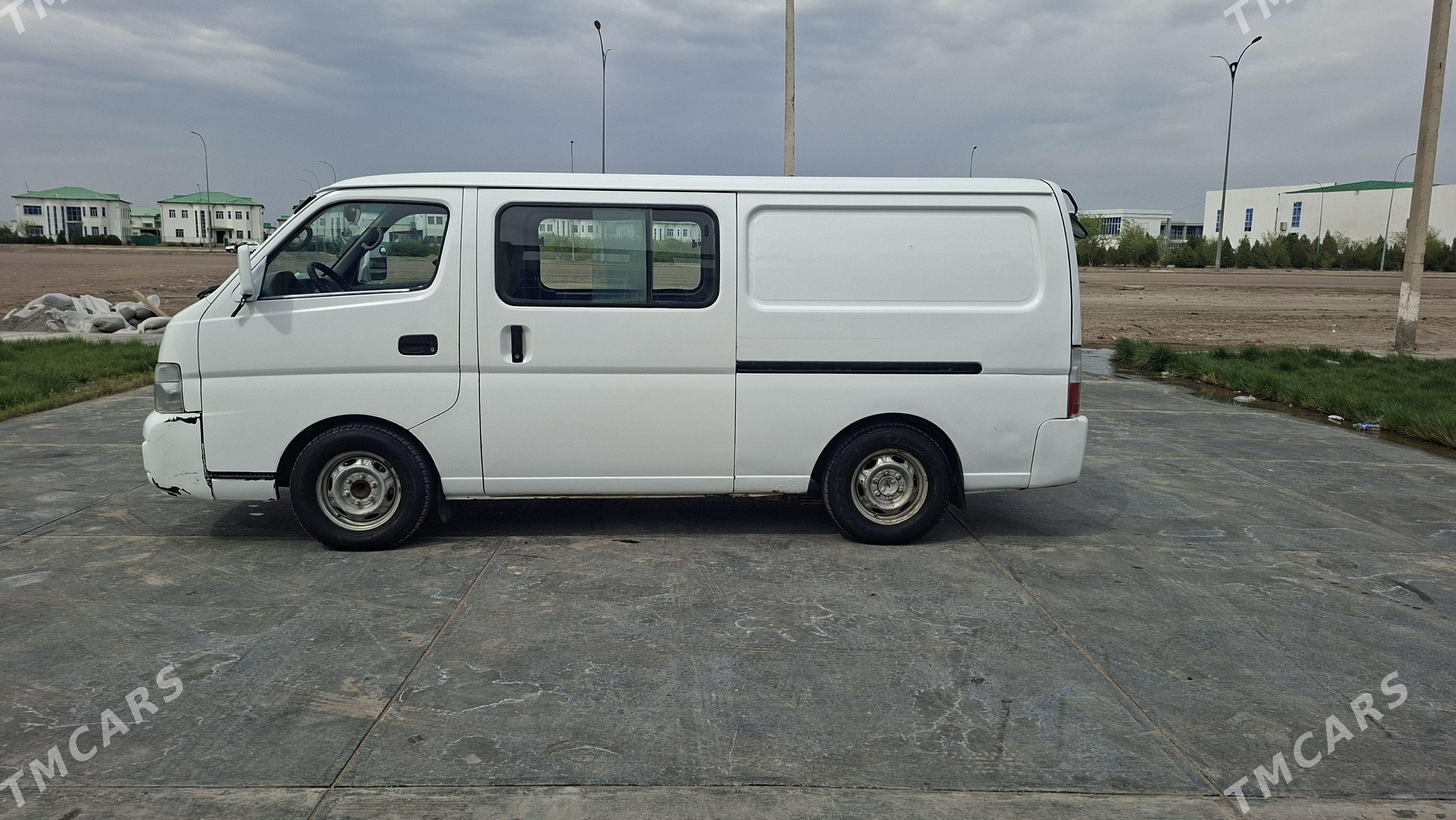 Nissan Urvan 2003 - 110 000 TMT - Дашогуз - img 1