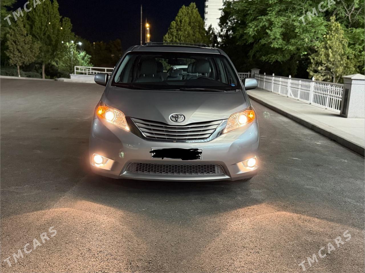 Toyota Sienna 2016 - 380 000 TMT - Arçabil şaýoly - img 1