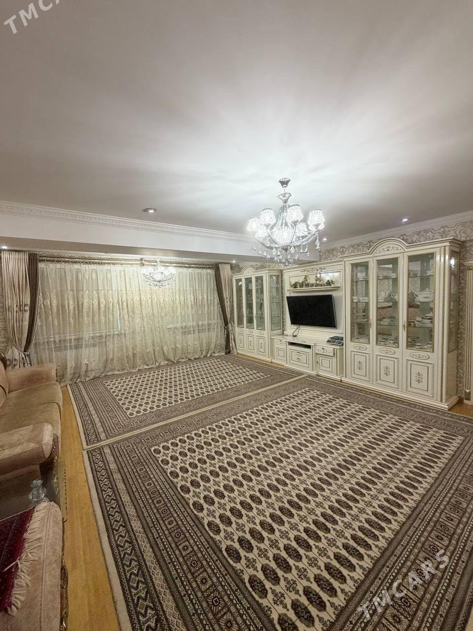 6MKR DEPUTATSKIÝ DOM 230M² - 6 mkr - img 1