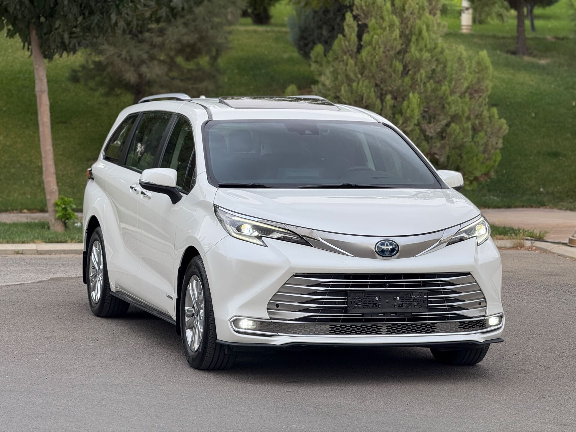Toyota Sienna 2021 - 725 000 TMT - Aşgabat - img 1