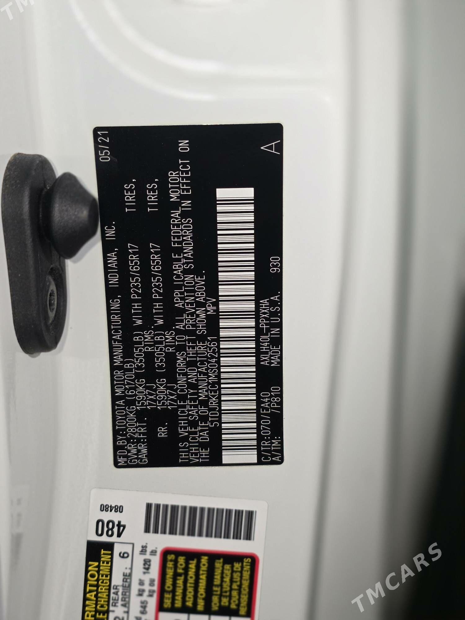 Toyota Sienna 2021 - 550 000 TMT - Бузмеин - img 1