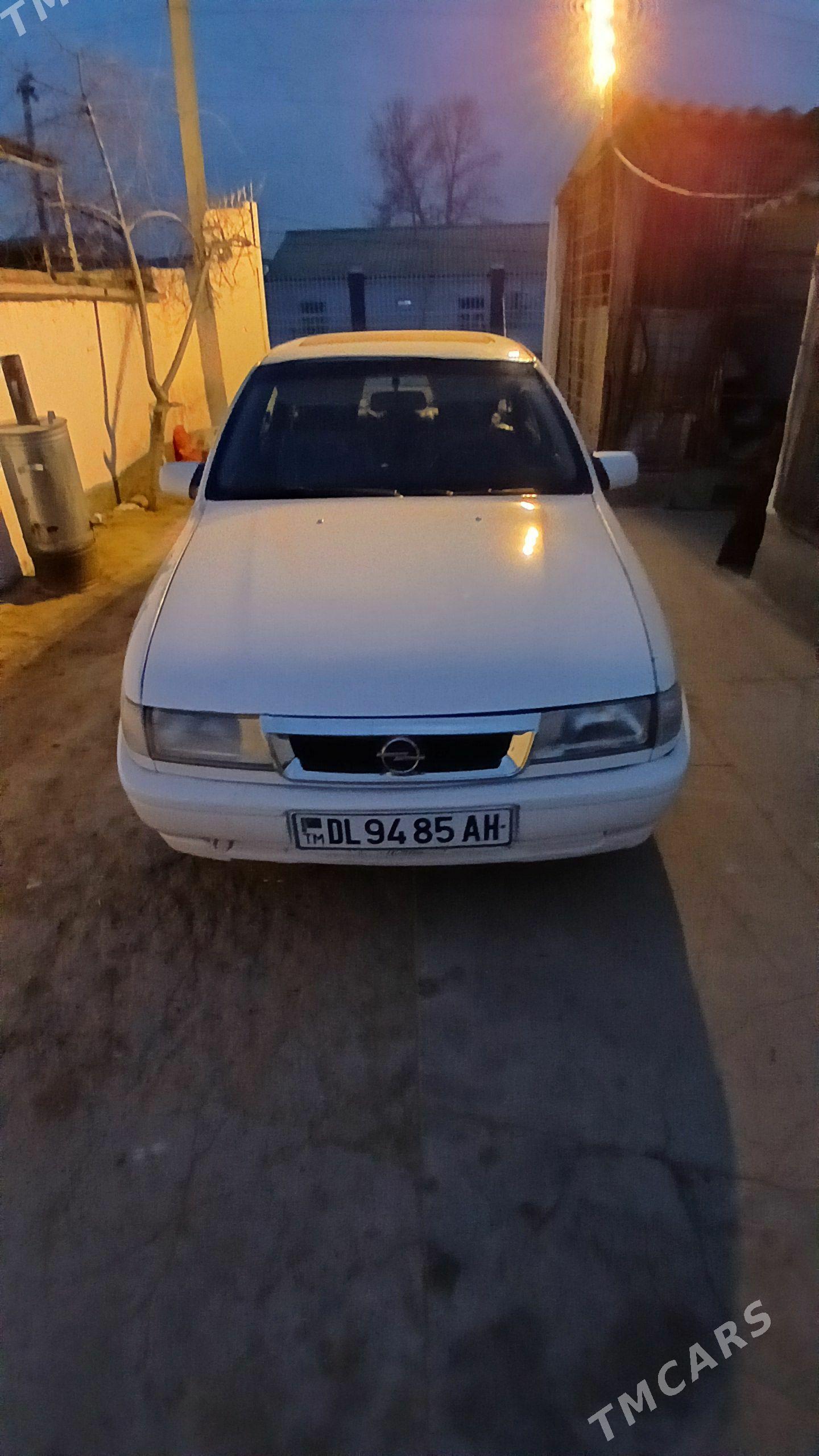 Opel Vectra 1993 - 42 000 TMT - Гарадамак Шор - img 1