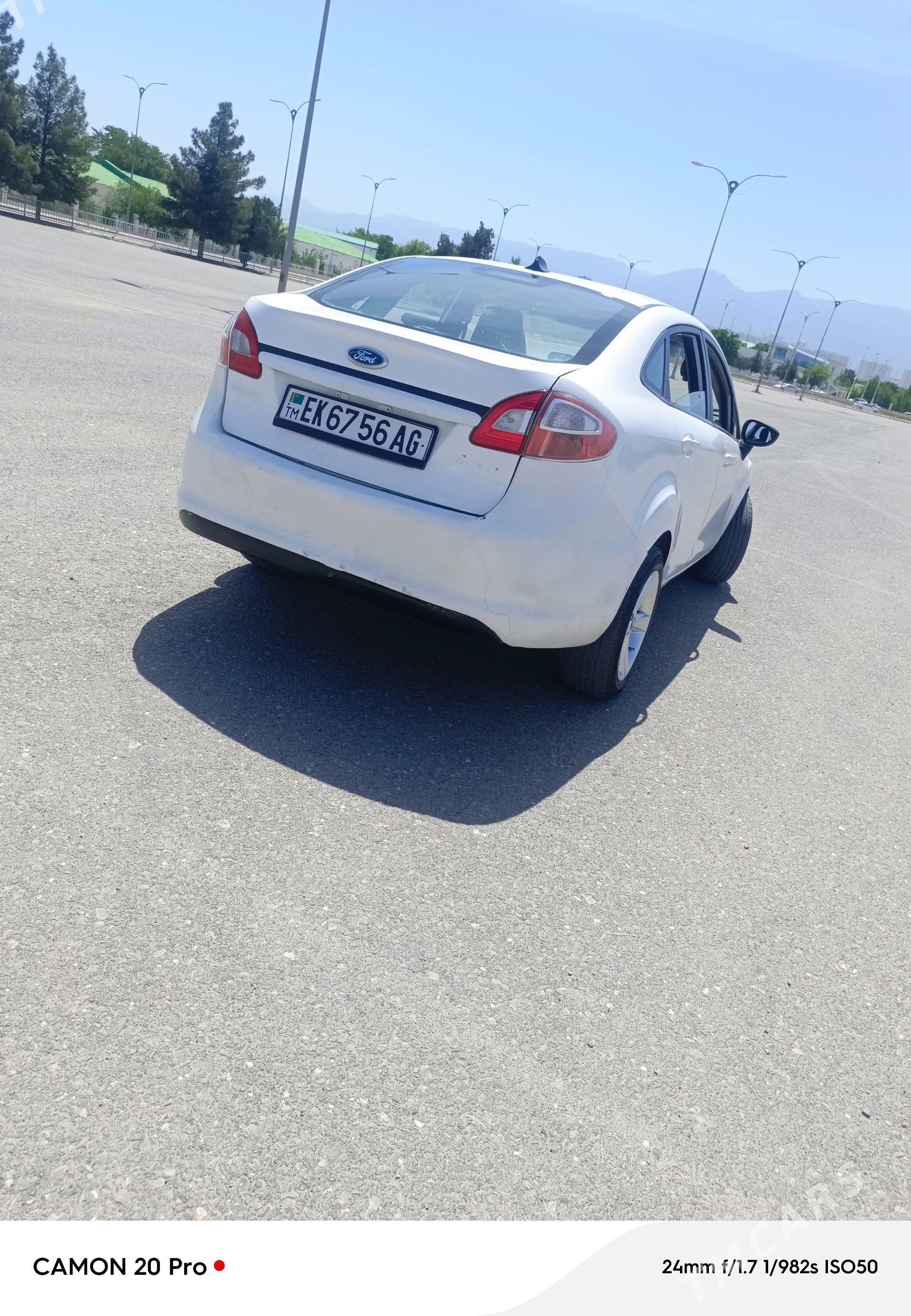 Ford Fiesta 2011 - 120 000 TMT - Район ст. Аэропорта, ул. Гагарина - img 1