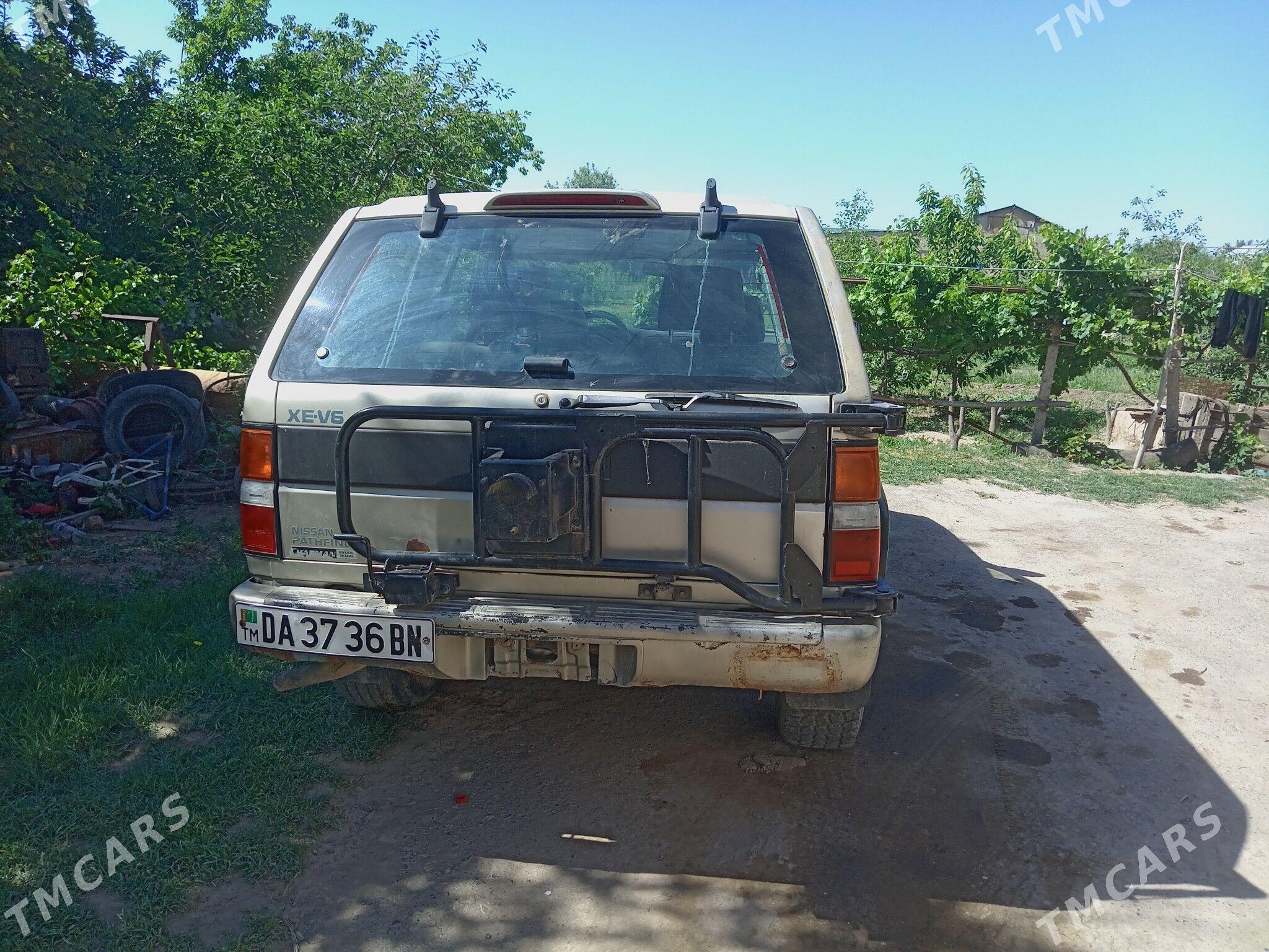 Nissan Pathfinder 1995 - 30 000 TMT - Сакар - img 1