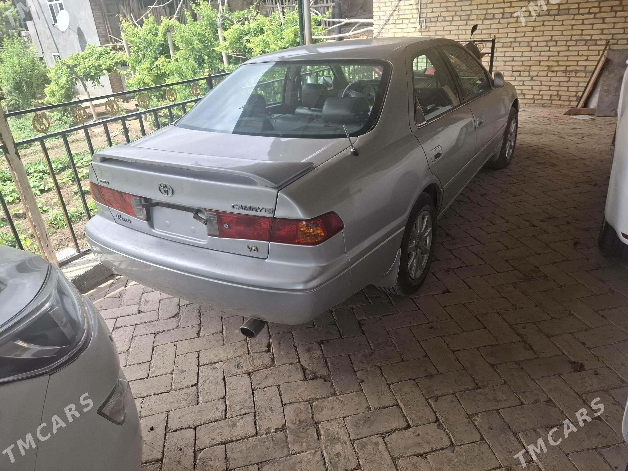 Toyota Camry 2001 - 160 000 TMT - Халач - img 1