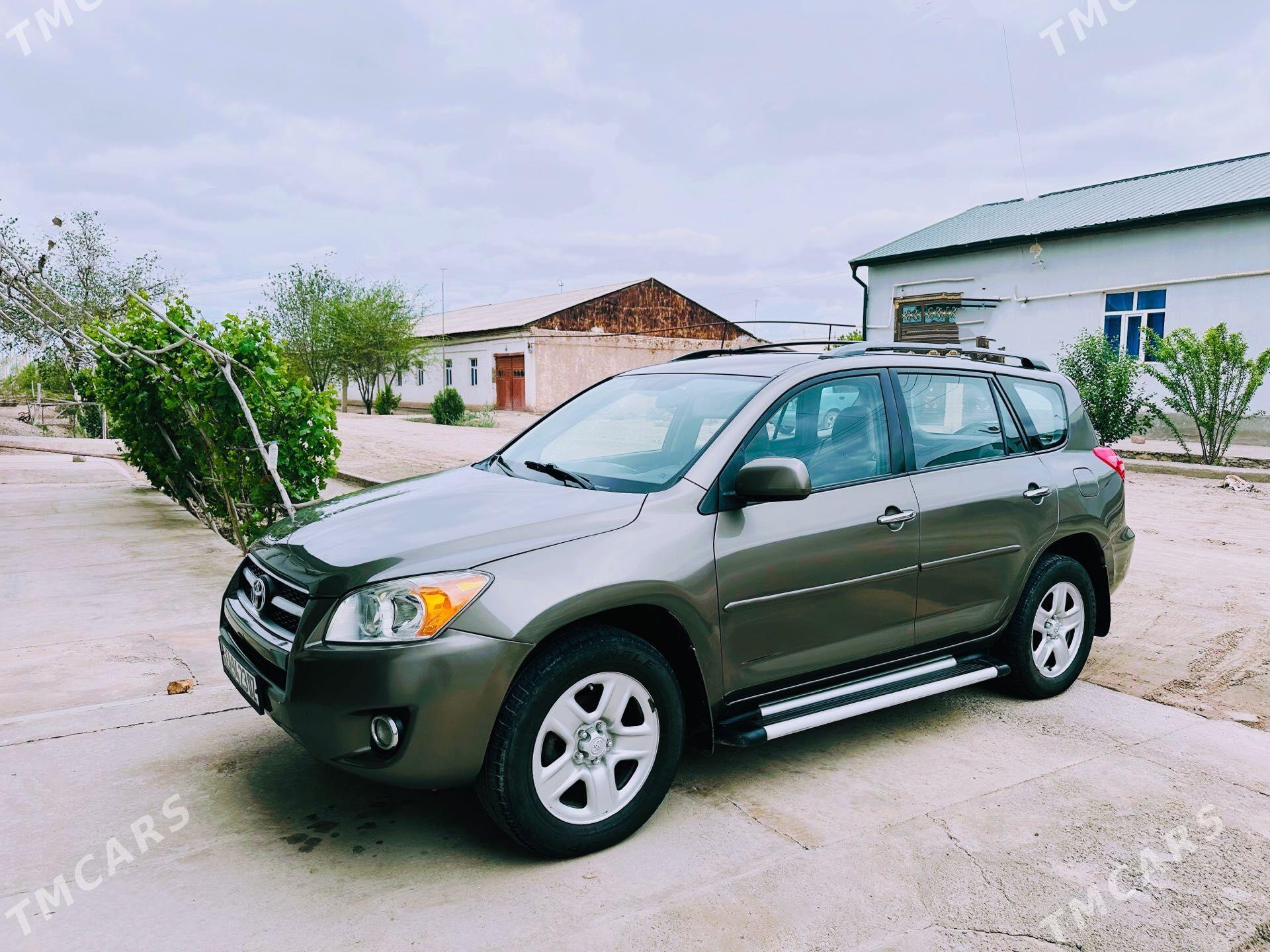 Toyota RAV4 2010 - 200 000 TMT - Дашогуз - img 1