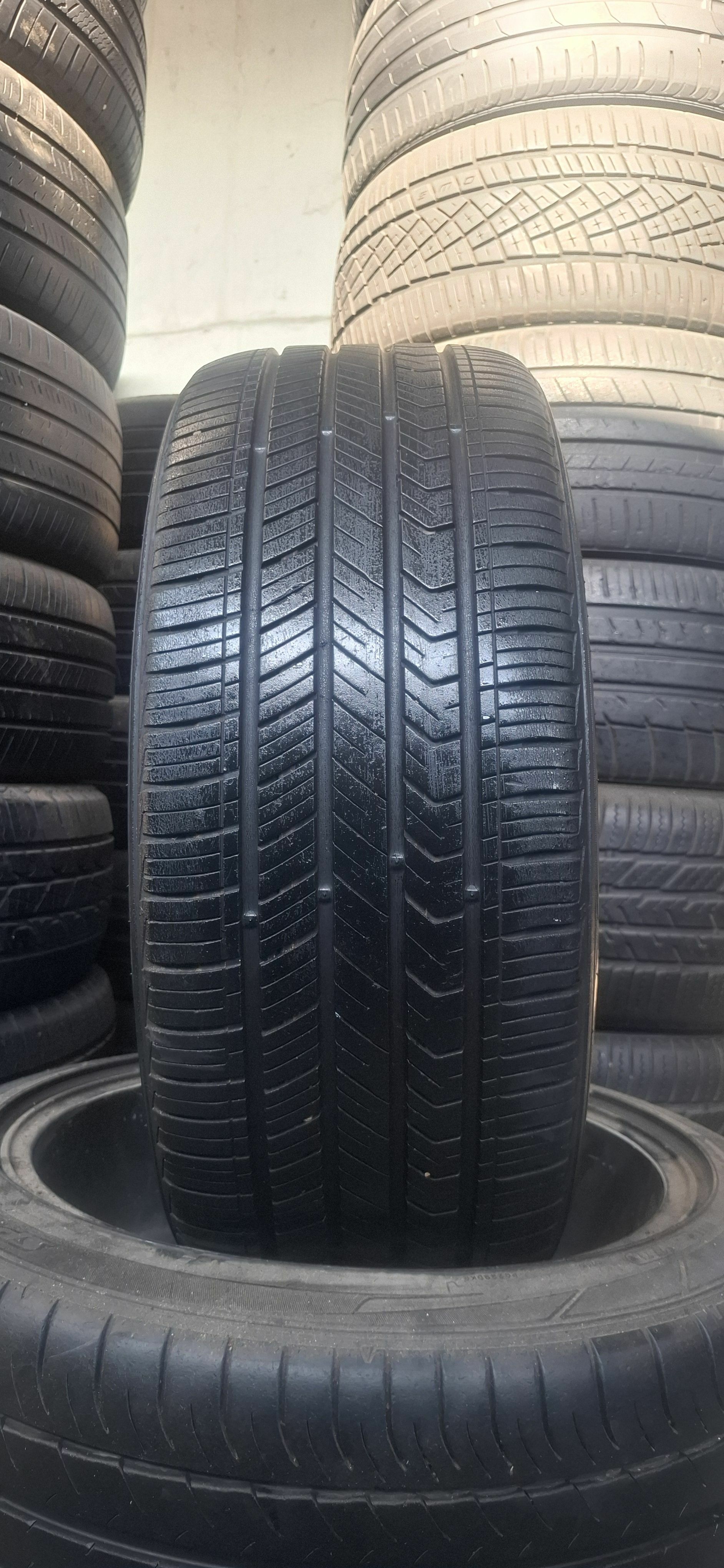 235 45 18 kumho 300 TMT - Bedew - img 1