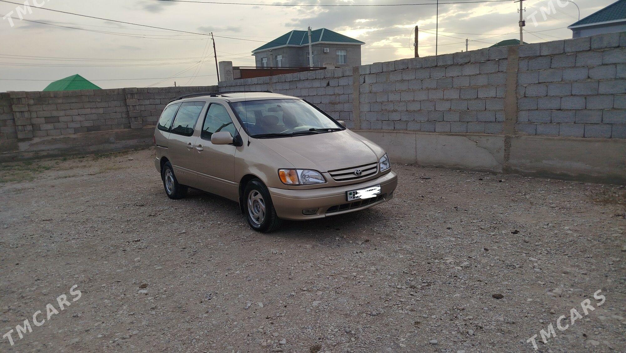 Toyota Sienna 2000 - 155 000 TMT - Балканабат - img 1