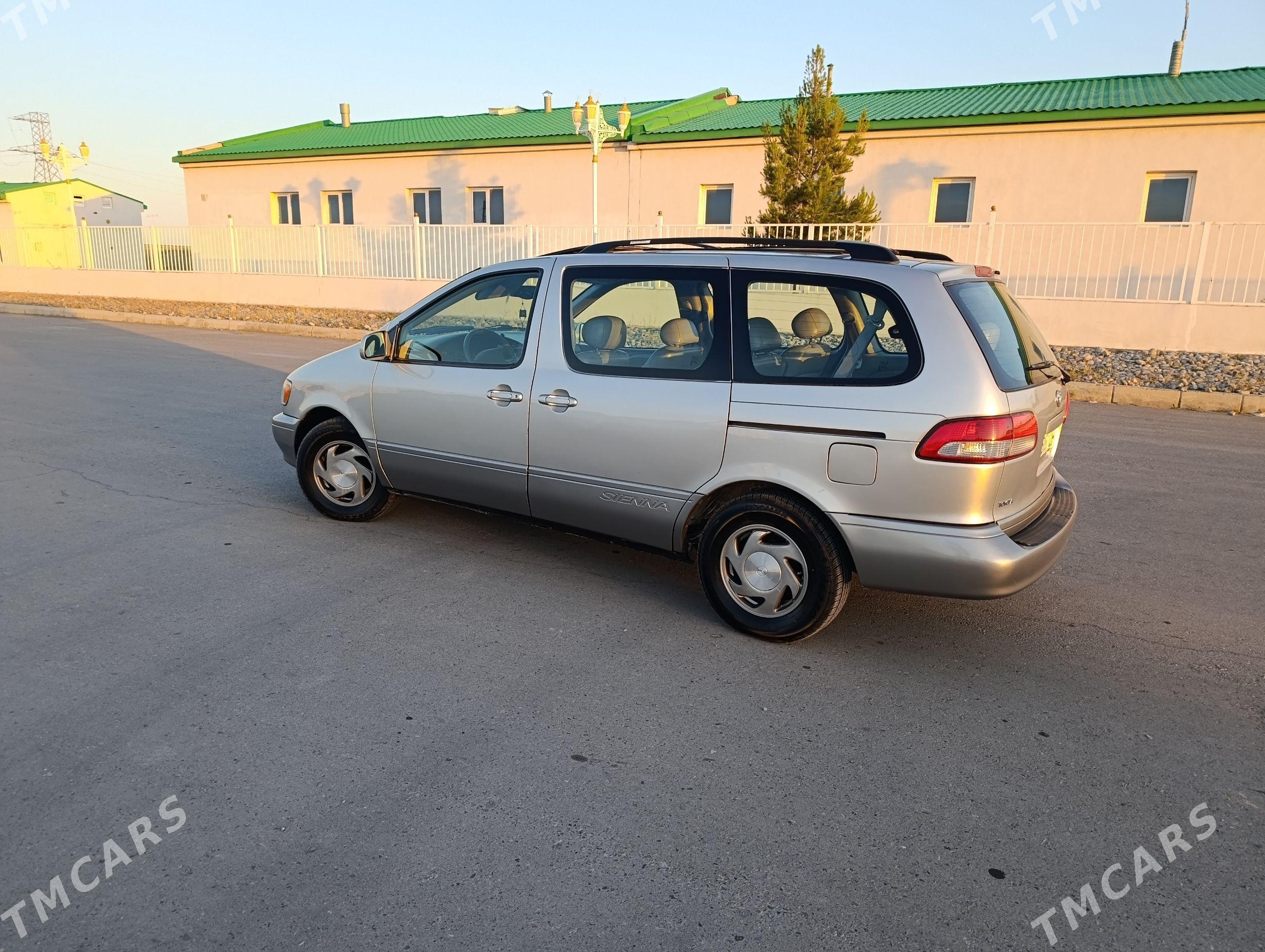 Toyota Sienna 2003 - 260 000 TMT - Туркменабат - img 1