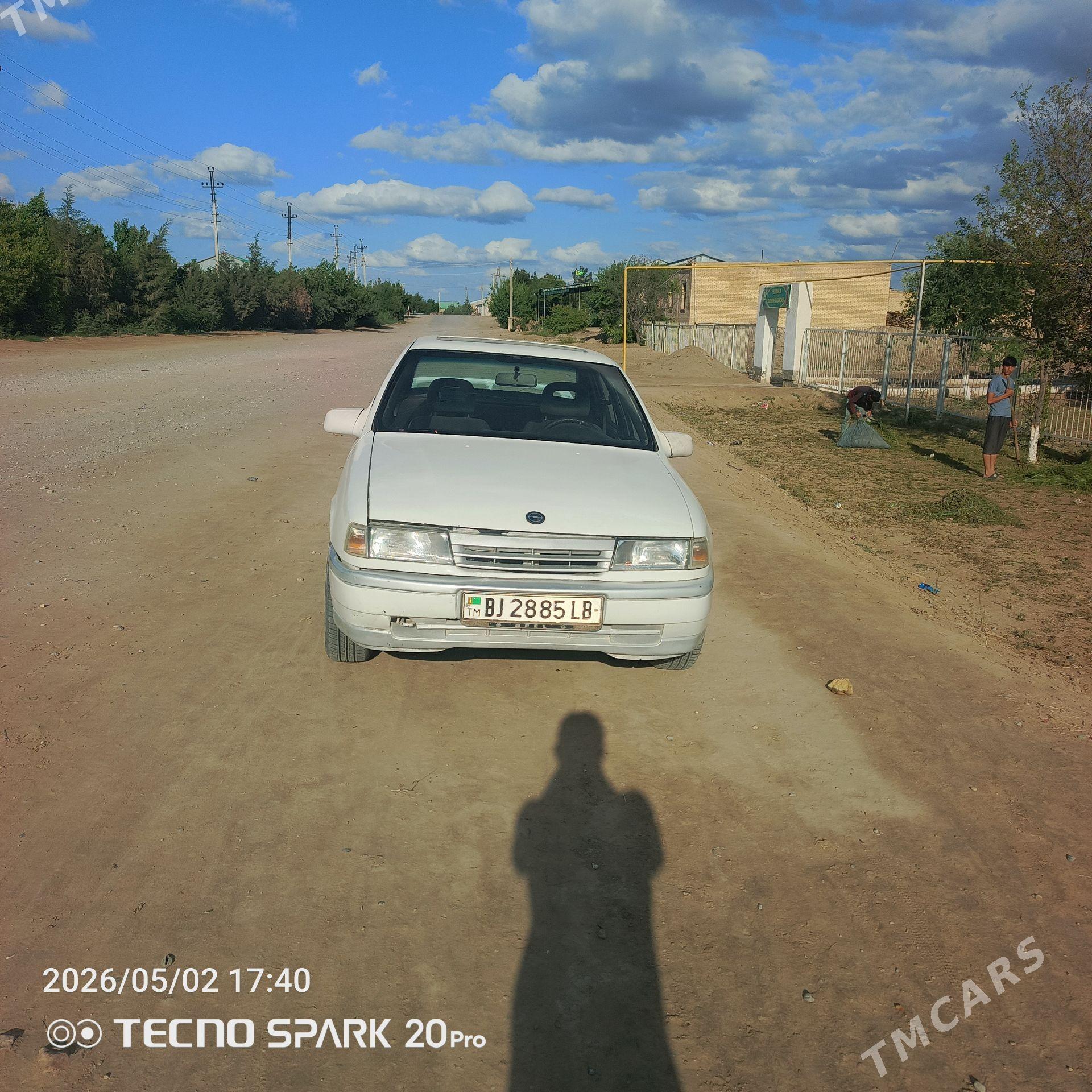 Opel Vectra 1991 - 25 000 TMT - Farap - img 1
