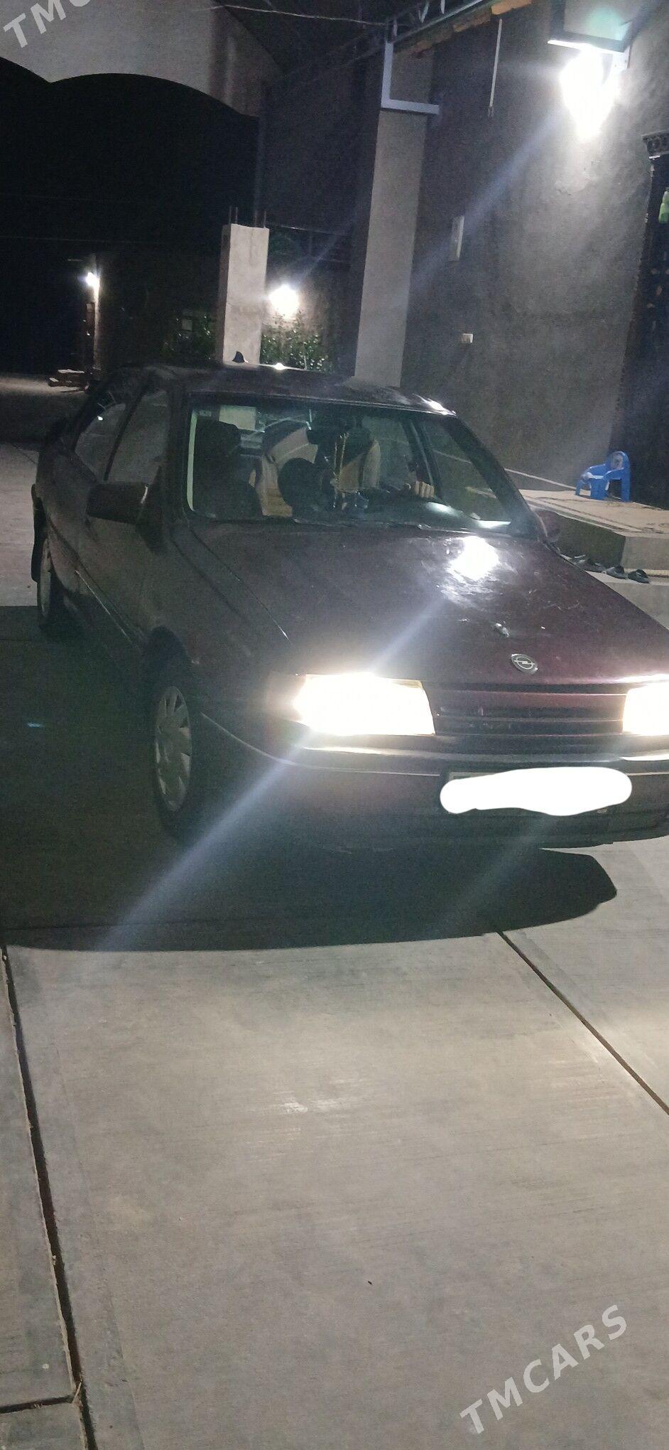 Opel Vectra 1992 - 25 000 TMT - Губадаг - img 1