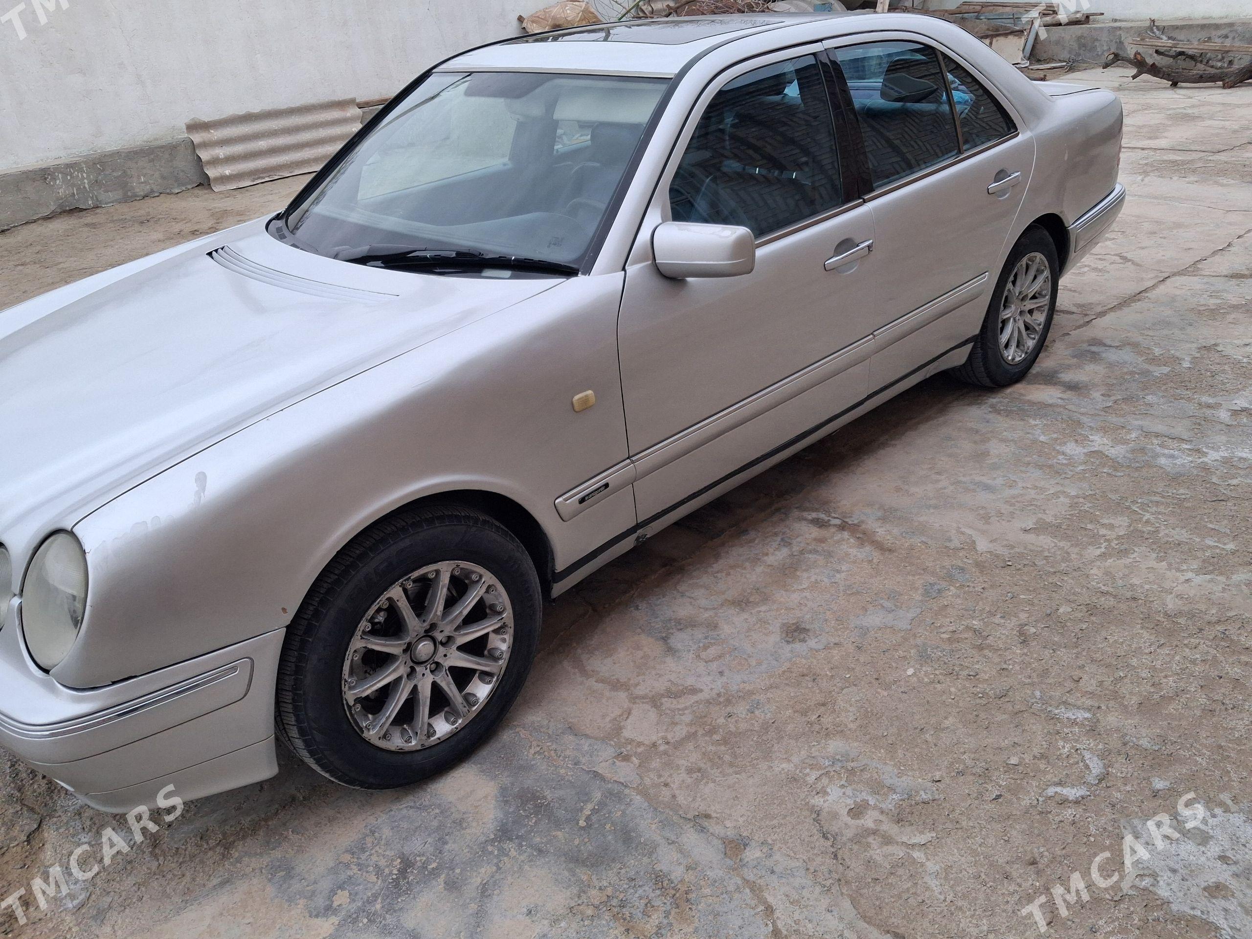 Mercedes-Benz E320 1996 - 75 000 TMT - Bäherden - img 1