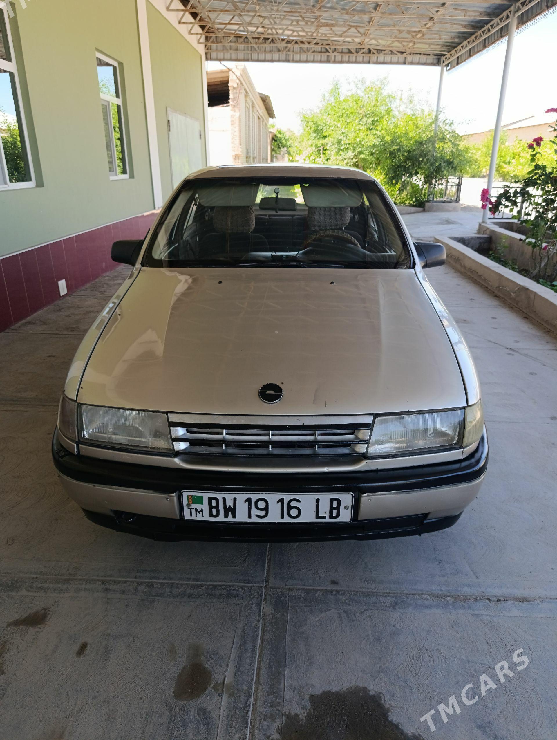 Opel Vectra 1991 - 30 000 TMT - Сакар - img 1
