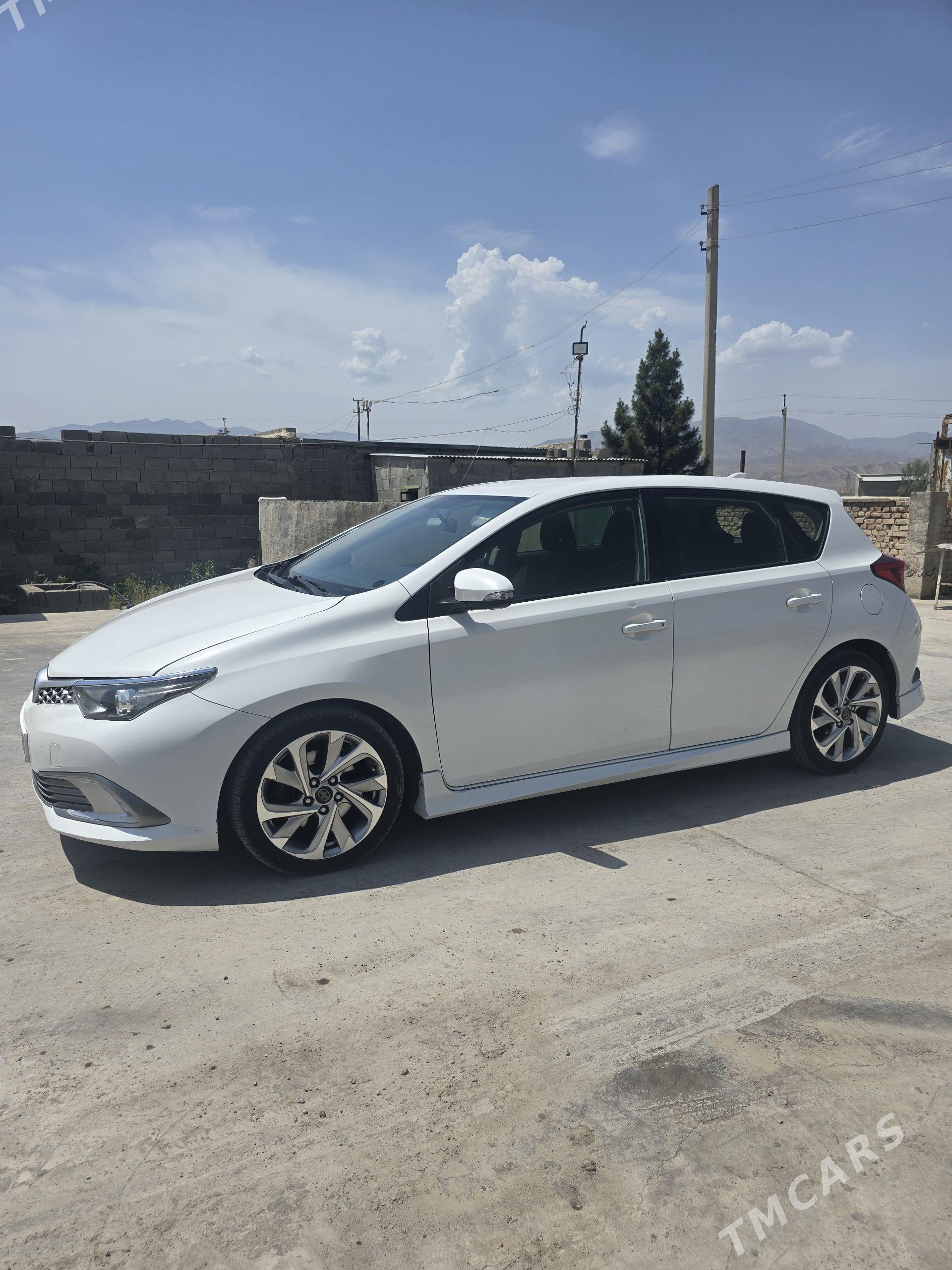 Toyota Corolla iM 2017 - 210 000 TMT - Bäherden - img 1