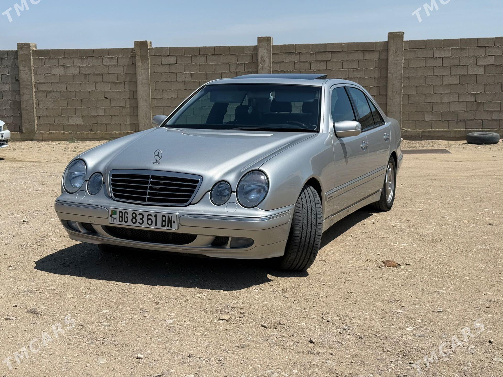 Mercedes-Benz E320 2001 - 185 000 TMT - Balkanabat - img 1