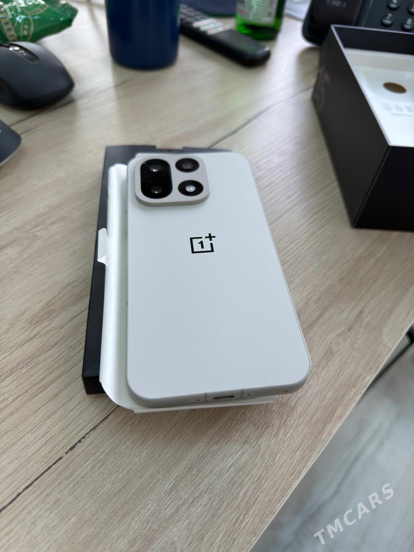One Plus 15 Global - Moskowskiý köç. (10 ýyl abadançylyk şaýoly) - img 1