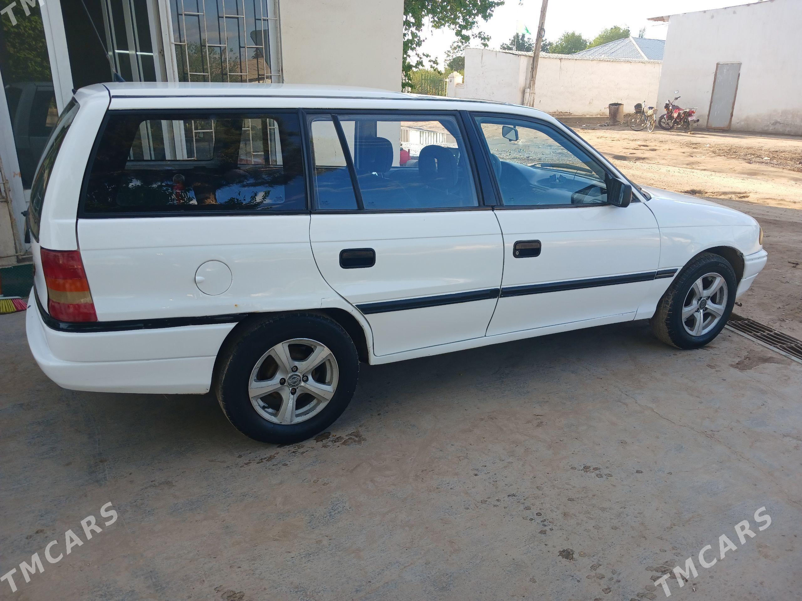 Opel Astra 1993 - 40 000 TMT - Саят - img 1