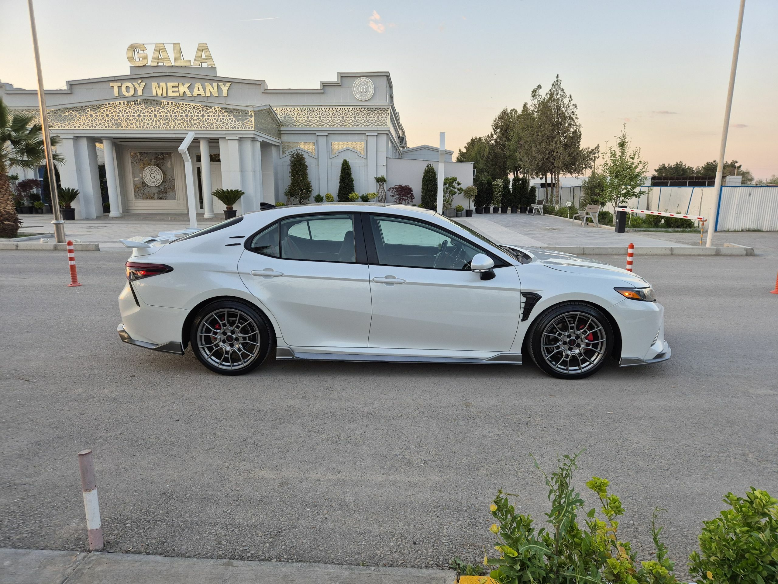 Toyota Camry 2021 - 390 000 TMT - Гёкдепе - img 1
