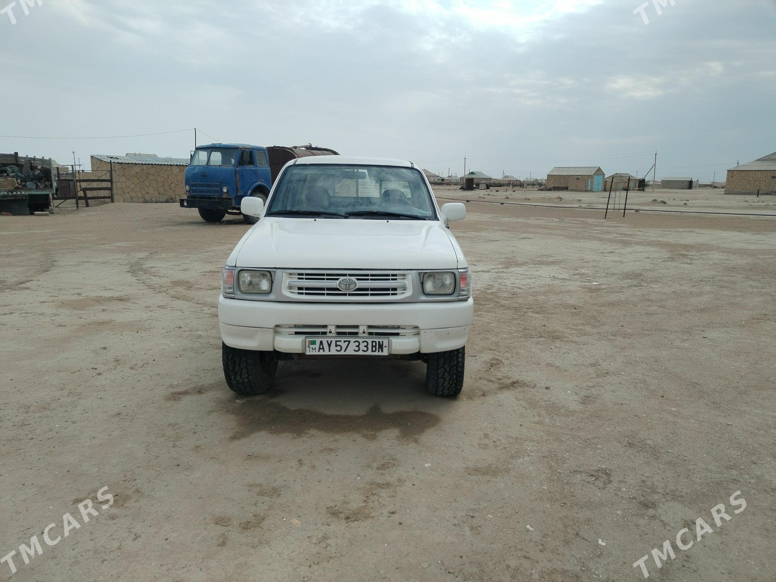 Toyota Hilux 1998 - 125 000 TMT - Esenguly - img 1