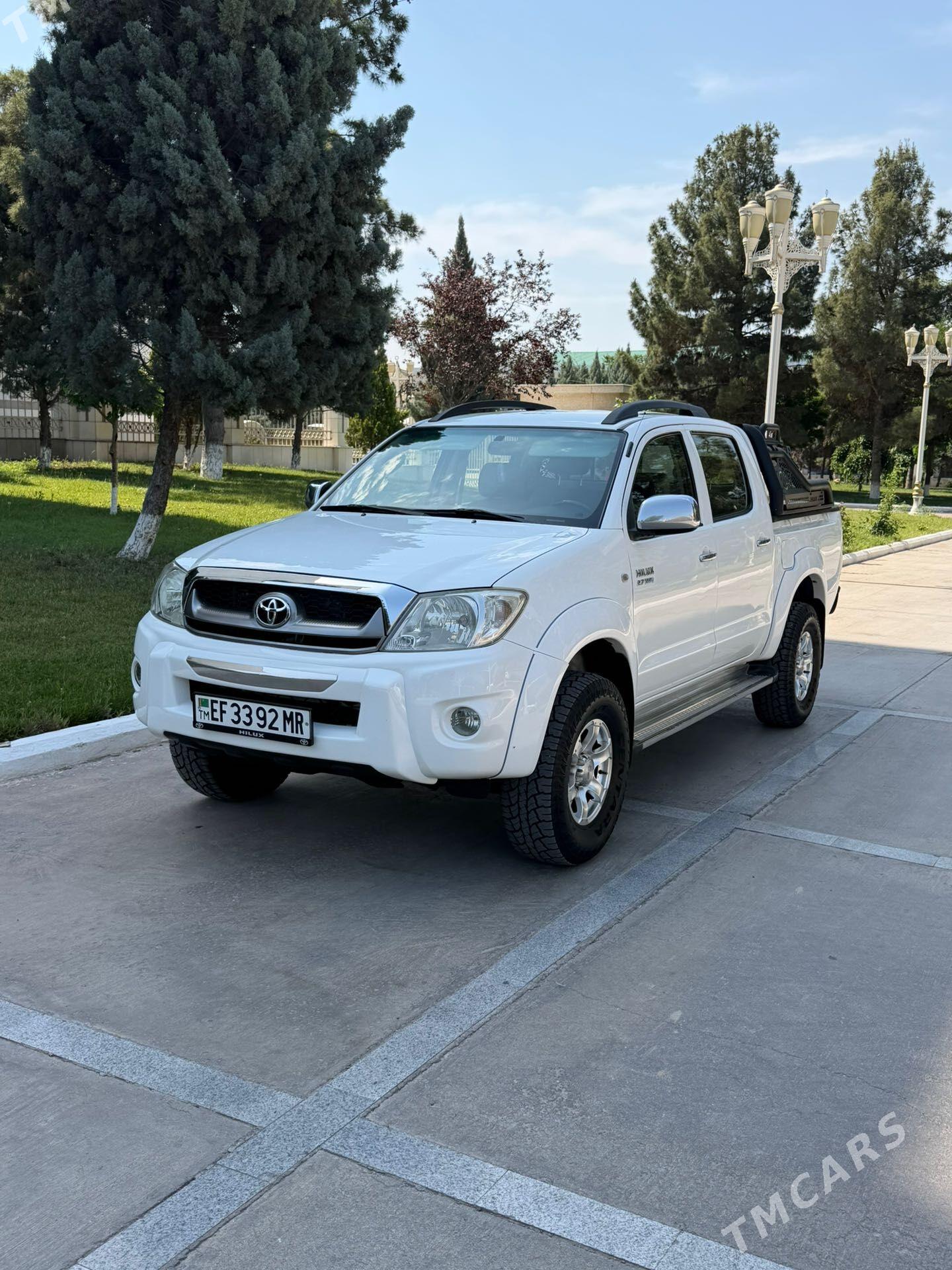 Toyota Hilux 2010 - 410 000 TMT - Мары - img 1