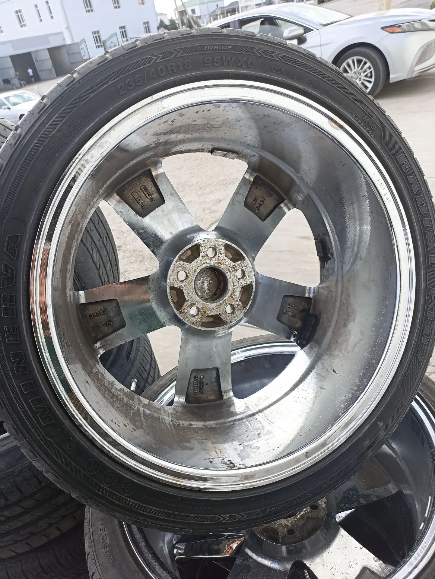 235/40R18 Hrom disga 3 500 TMT - Balkanabat - img 1