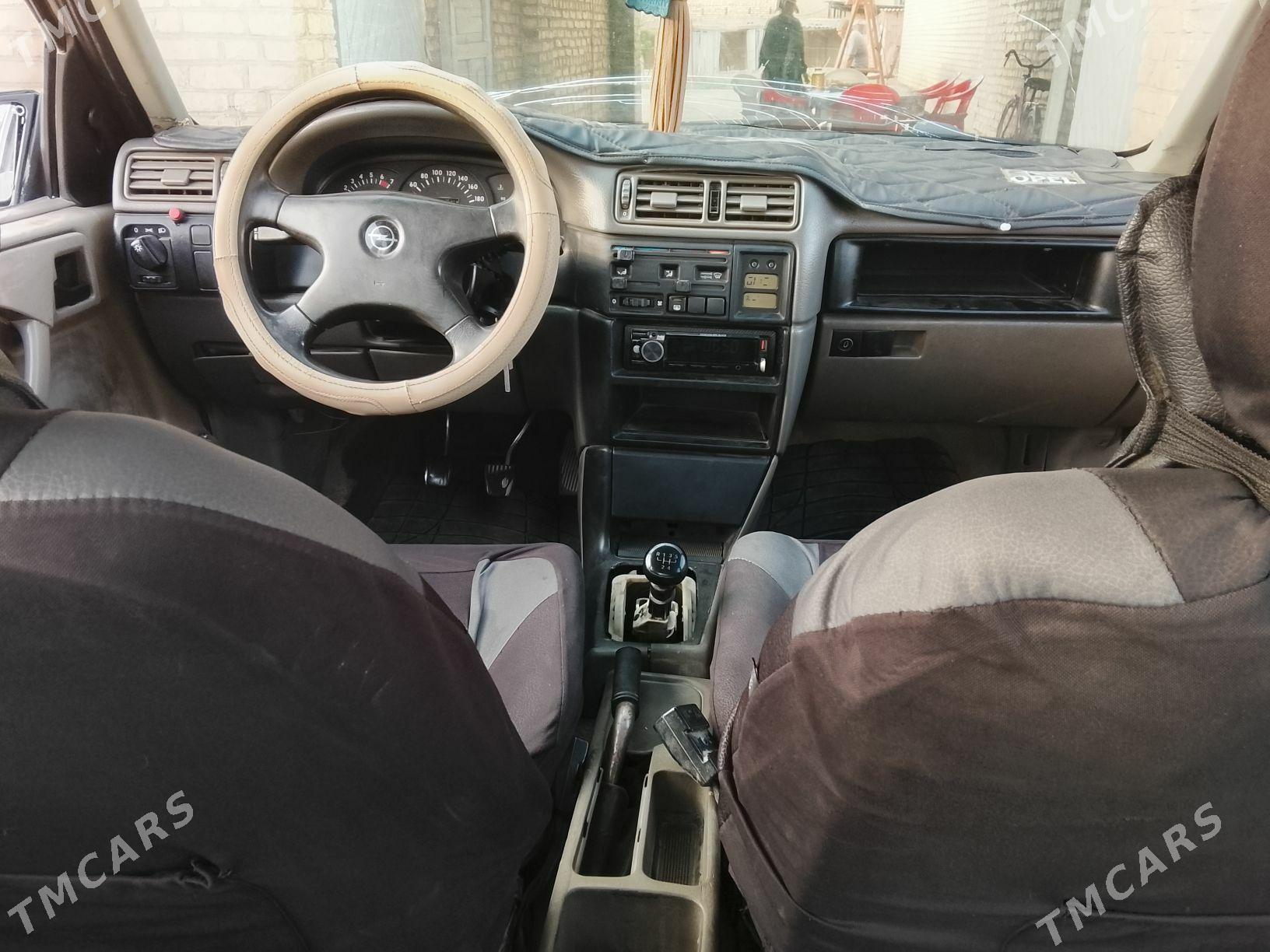 Opel Vectra 1990 - 29 000 TMT - Çärjew - img 1