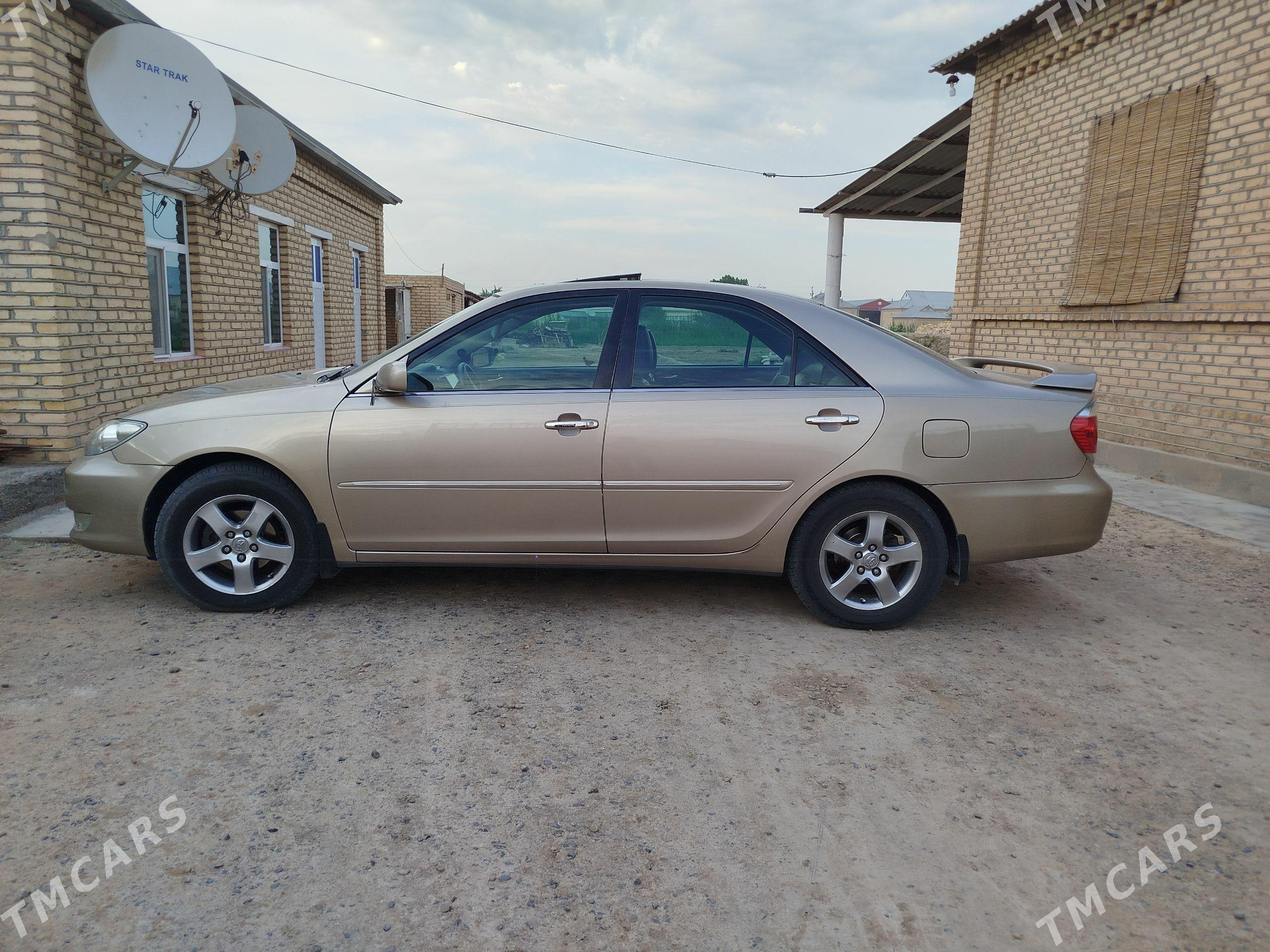 Toyota Camry 2002 - 240 000 TMT - Мары - img 1