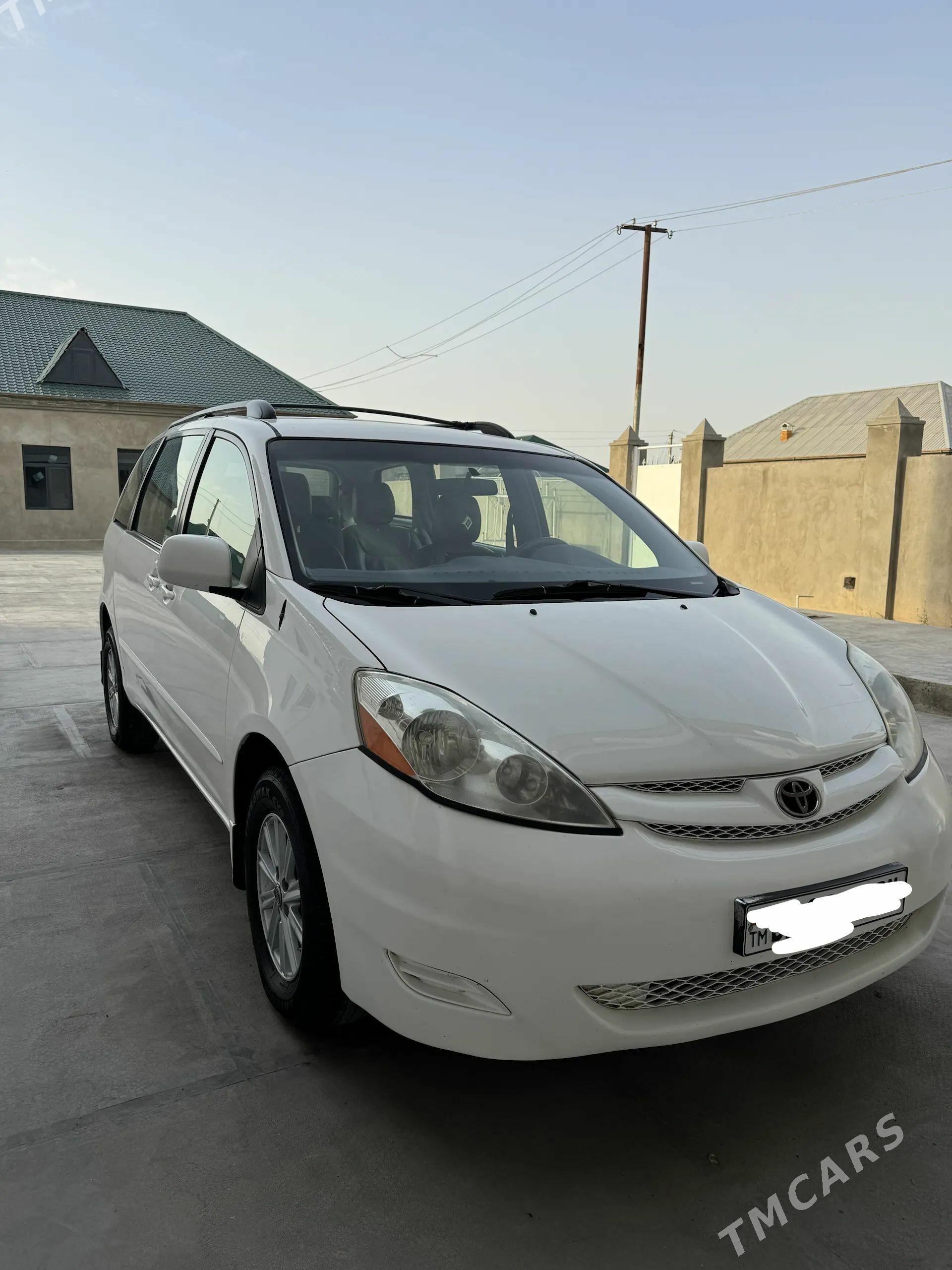 Toyota Sienna 2009 - 260 000 TMT - Balkanabat - img 1